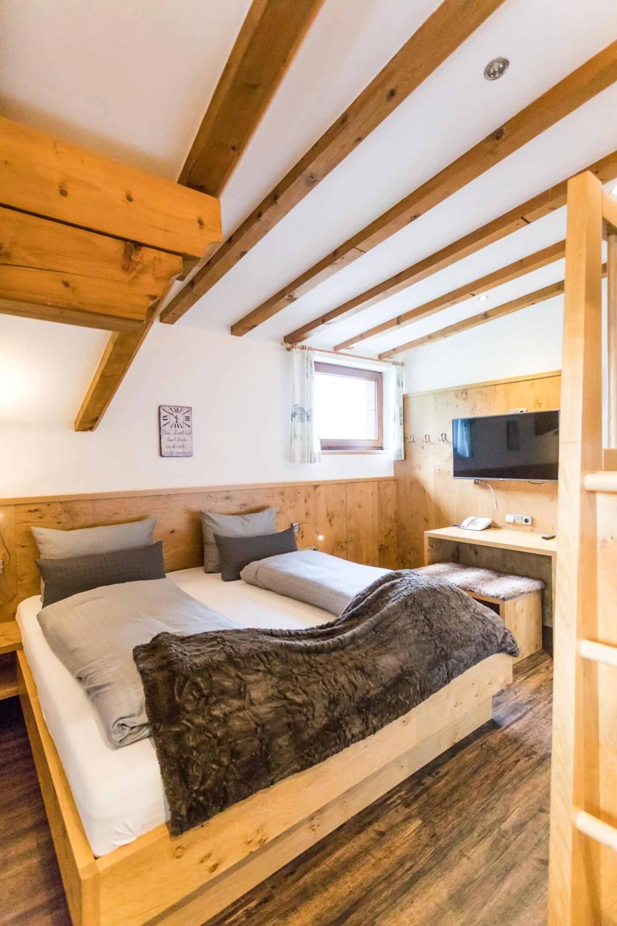 Bed in ALPENHOTEL TYROL - B&B - ADULTS ONLY - Alpines Lifestylehotel - BIO & Nachhaltig