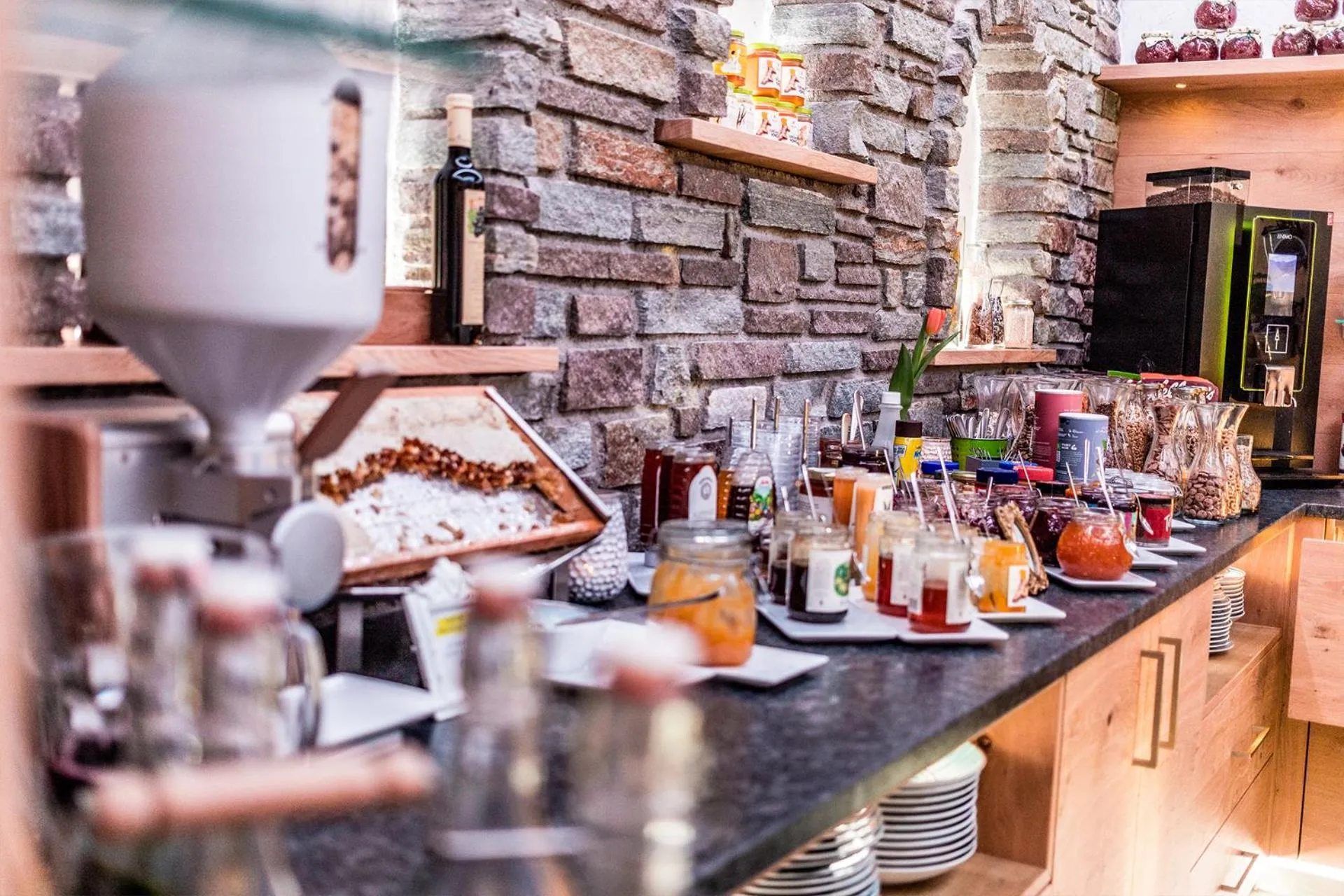 Coffee/tea facilities in ALPENHOTEL TYROL - B&B - ADULTS ONLY - Alpines Lifestylehotel - BIO & Nachhaltig