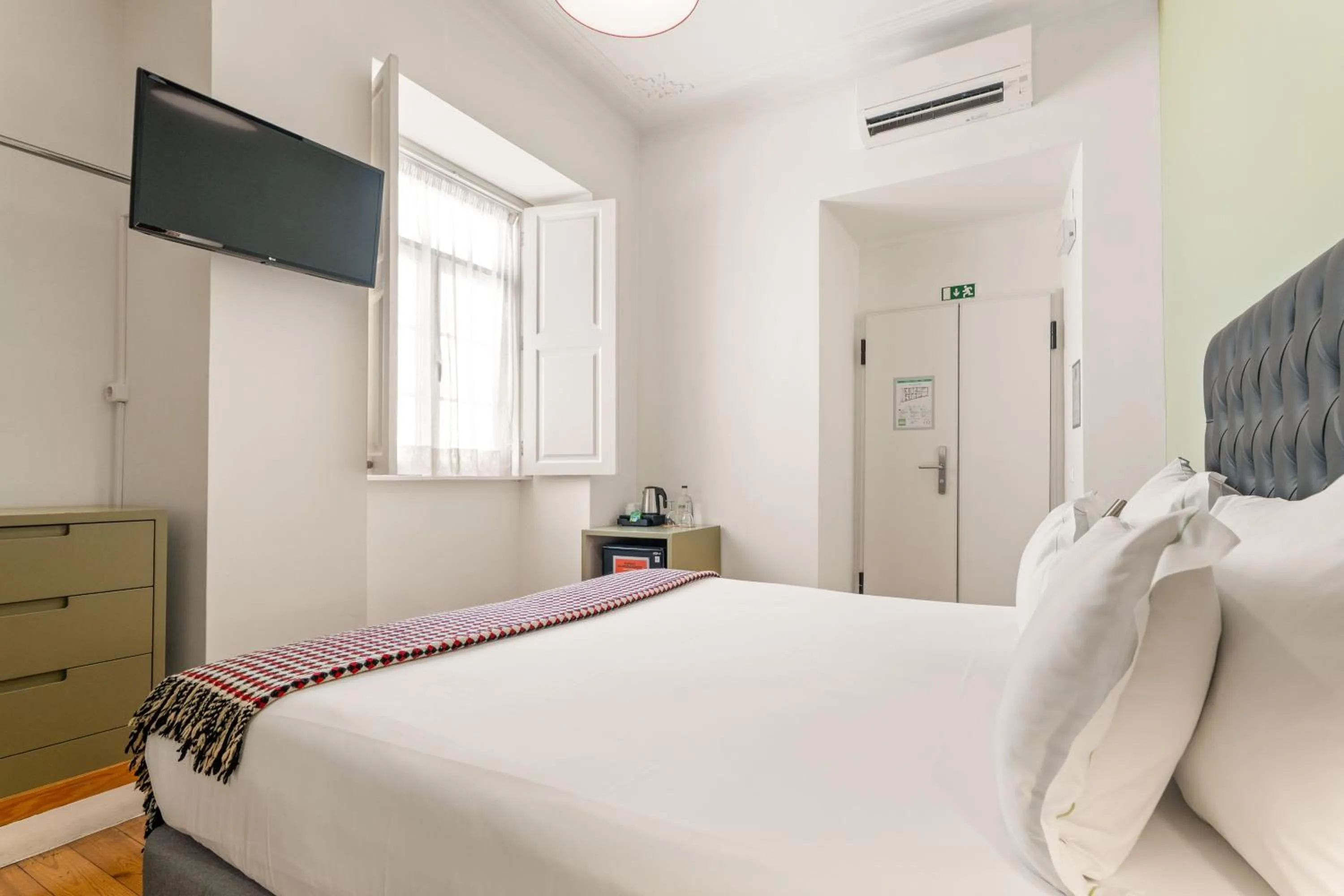 Bedroom, Bed in Casa do Bairro by Shiadu