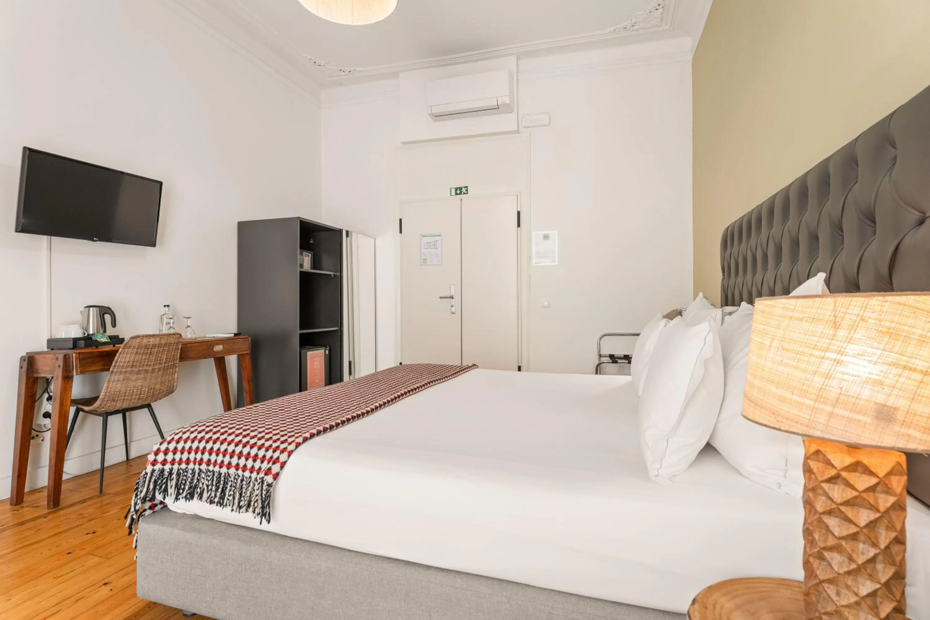 Bedroom, Bed in Casa do Bairro by Shiadu