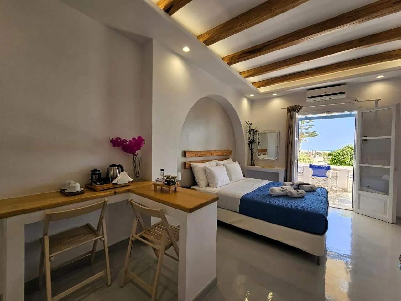 Living room, Bed in Coralli Beach Apartments