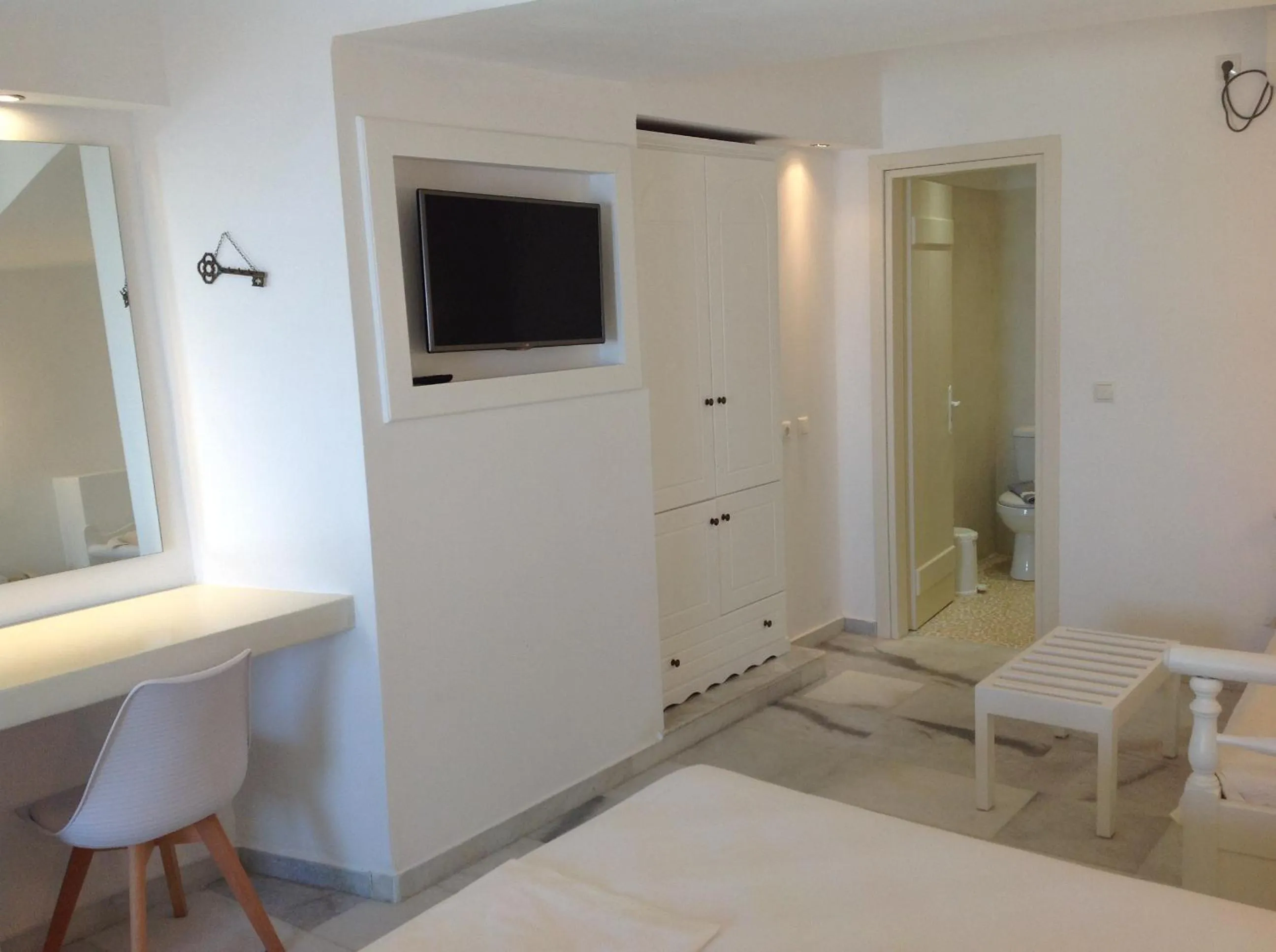 TV and multimedia, Bed in Hotel Anixis