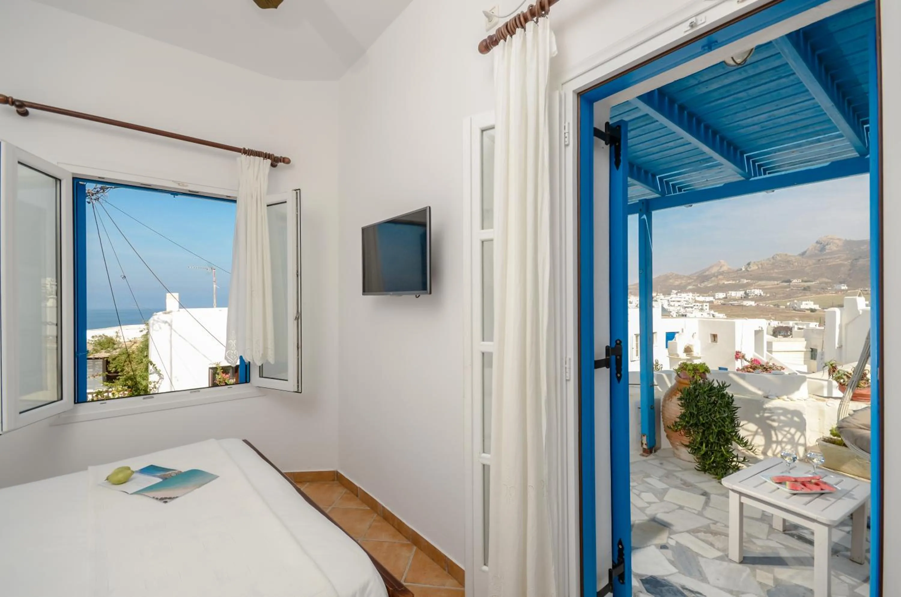 Balcony/Terrace, Bed in Hotel Anixis