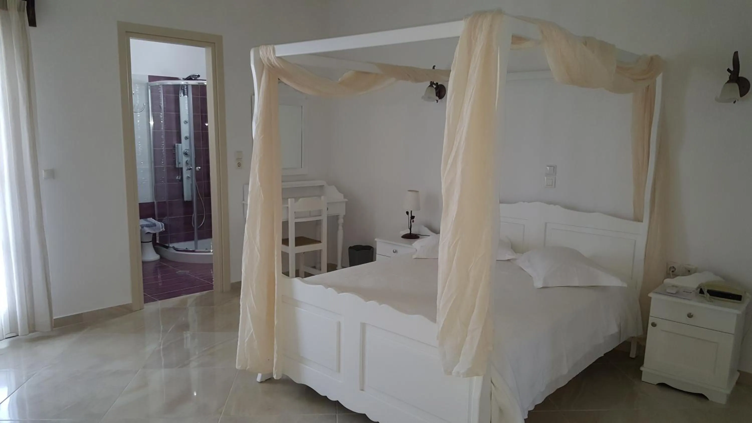 Photo of the whole room, Bed in Hotel Anixis