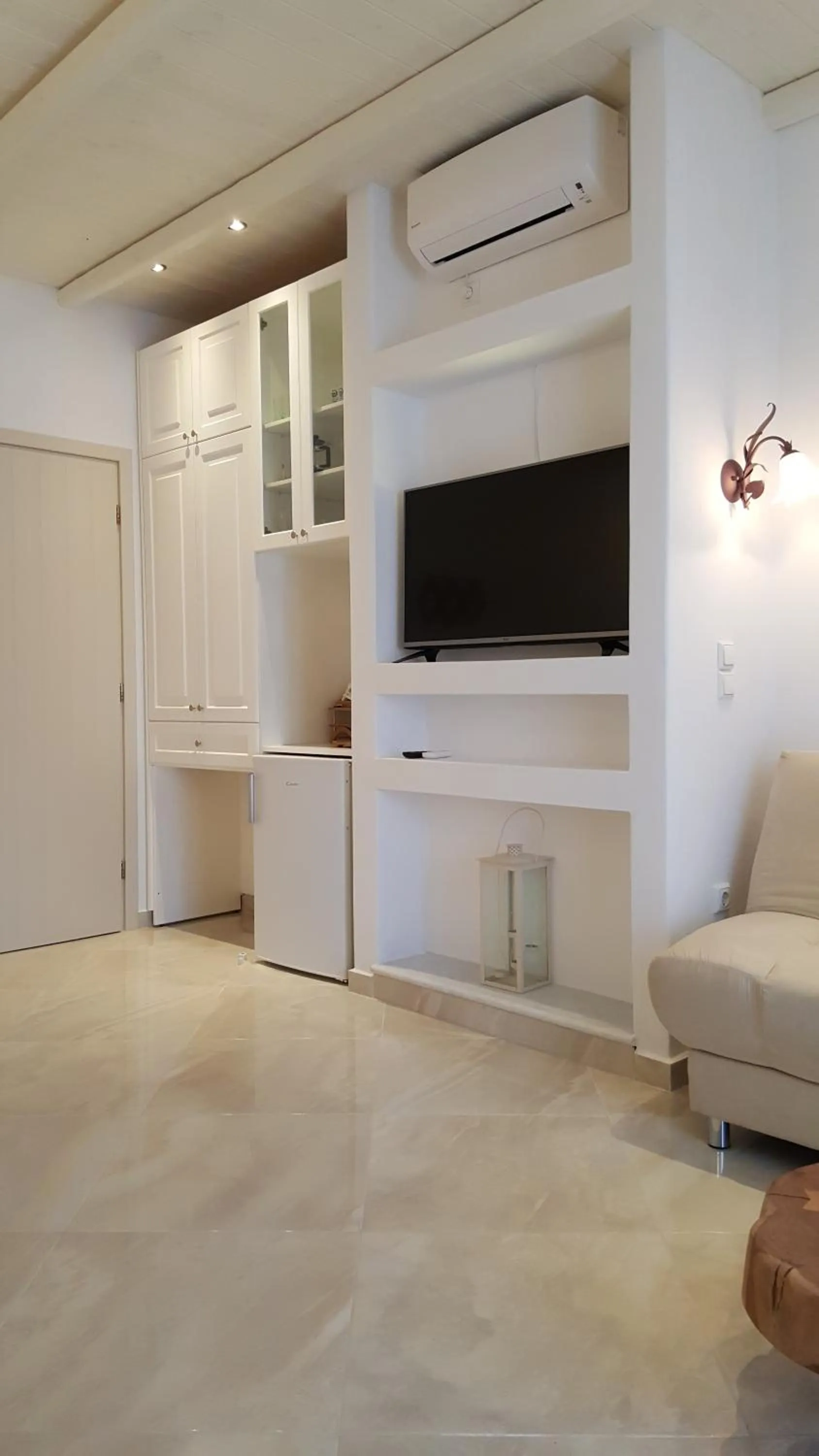 TV and multimedia in Hotel Anixis