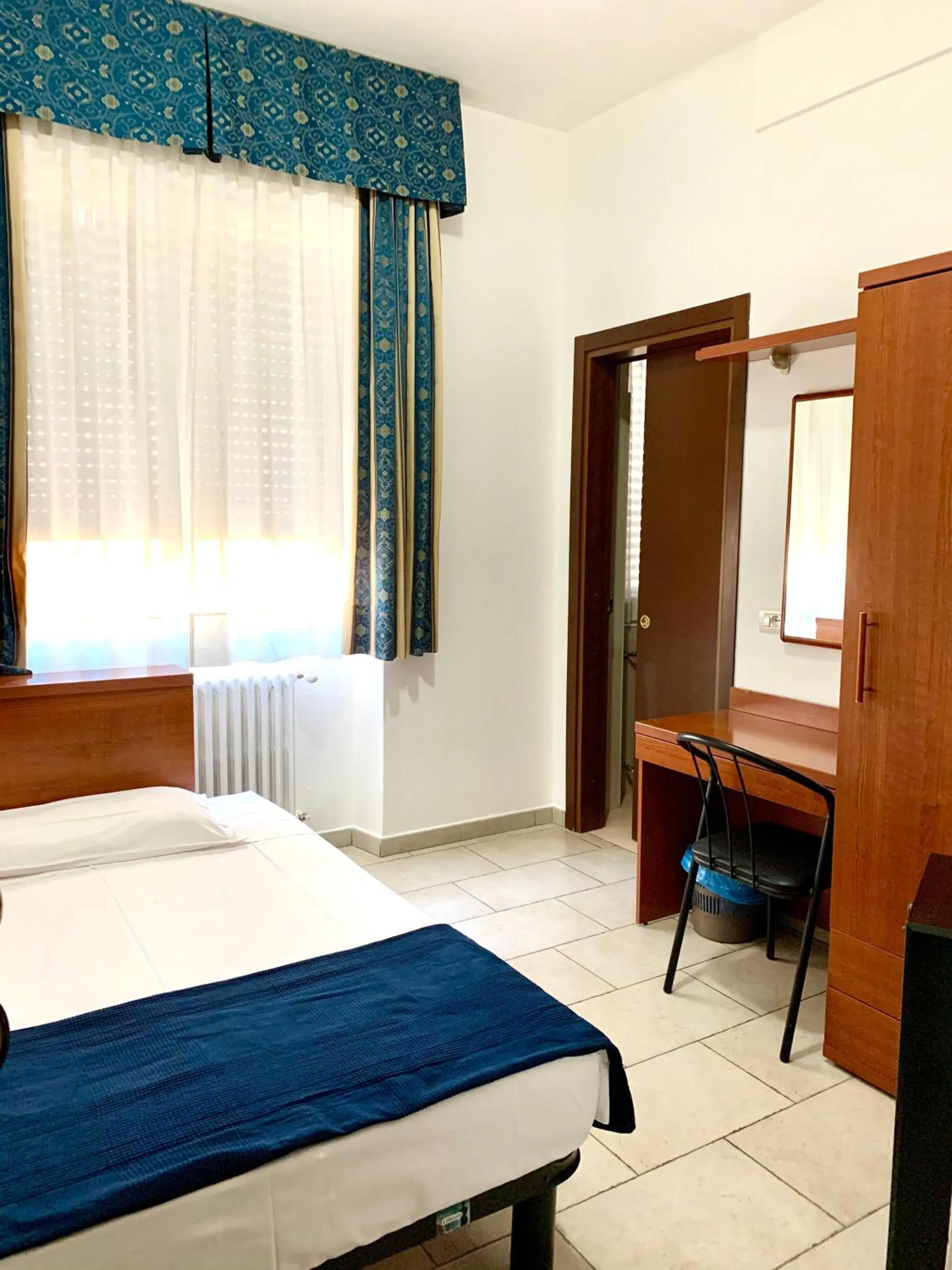 Bedroom, Bed in Hotel Alessander