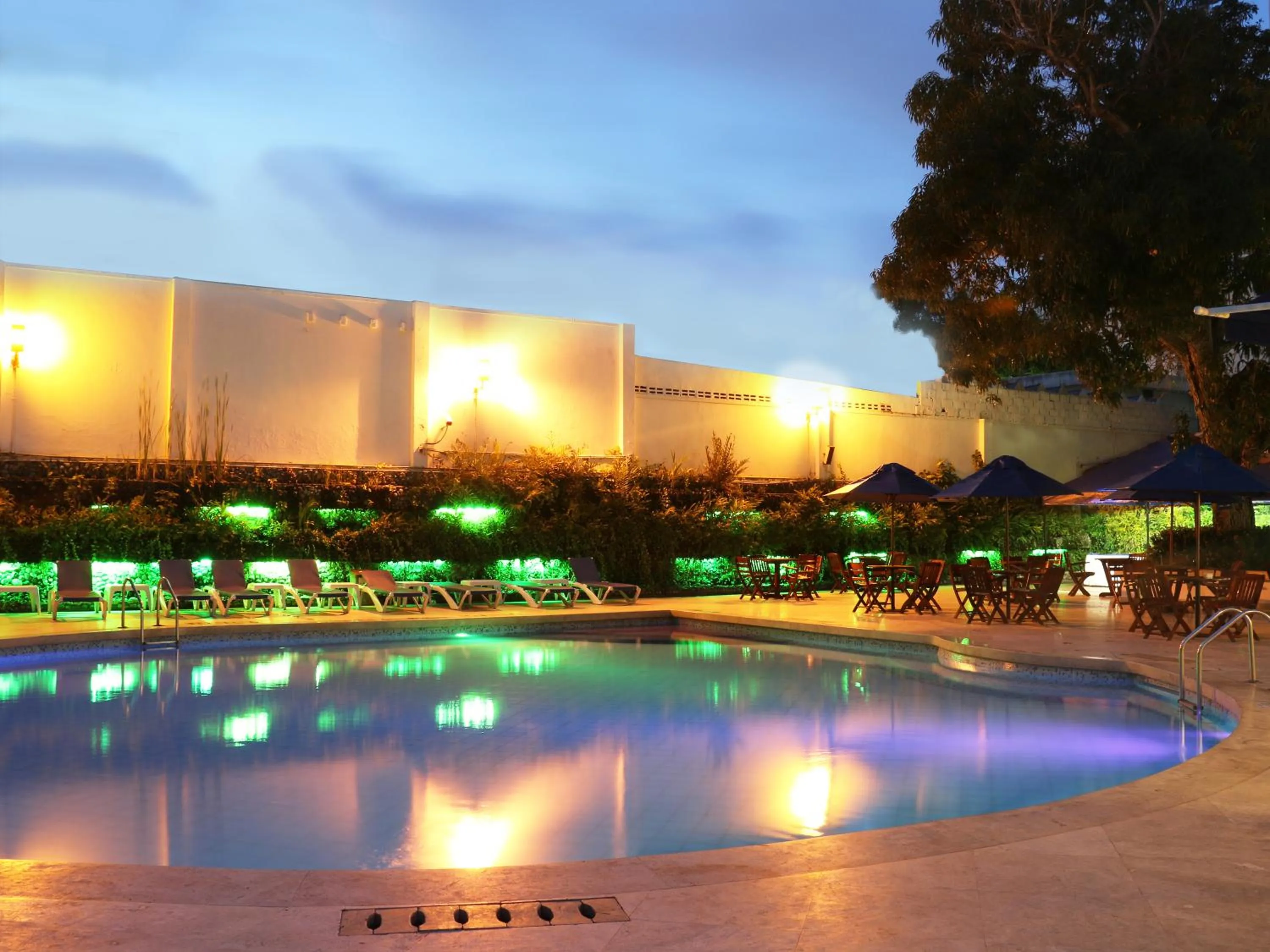 Swimming pool in Hotel Barranquilla Plaza