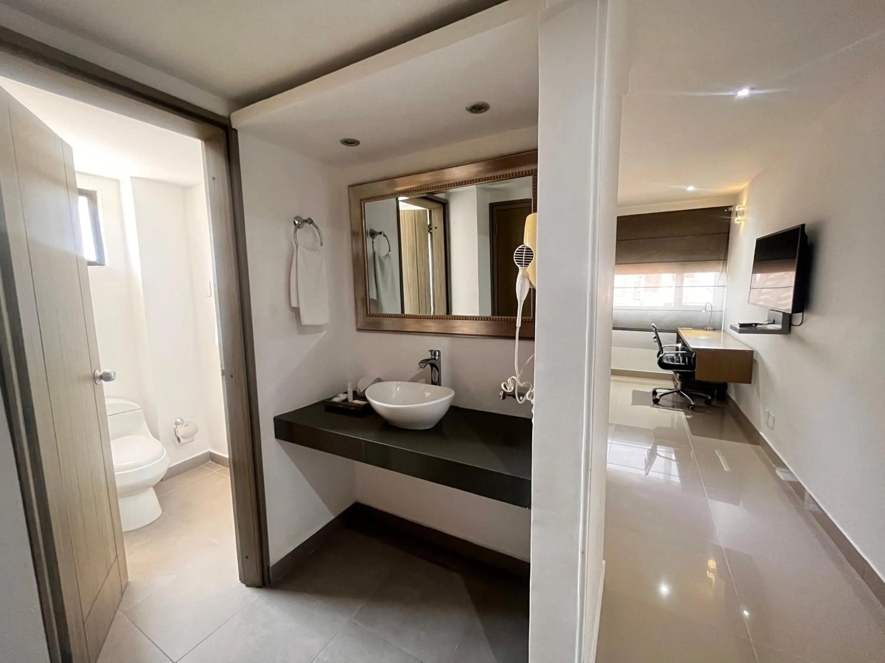 Bathroom, Bed in Hotel Barranquilla Plaza