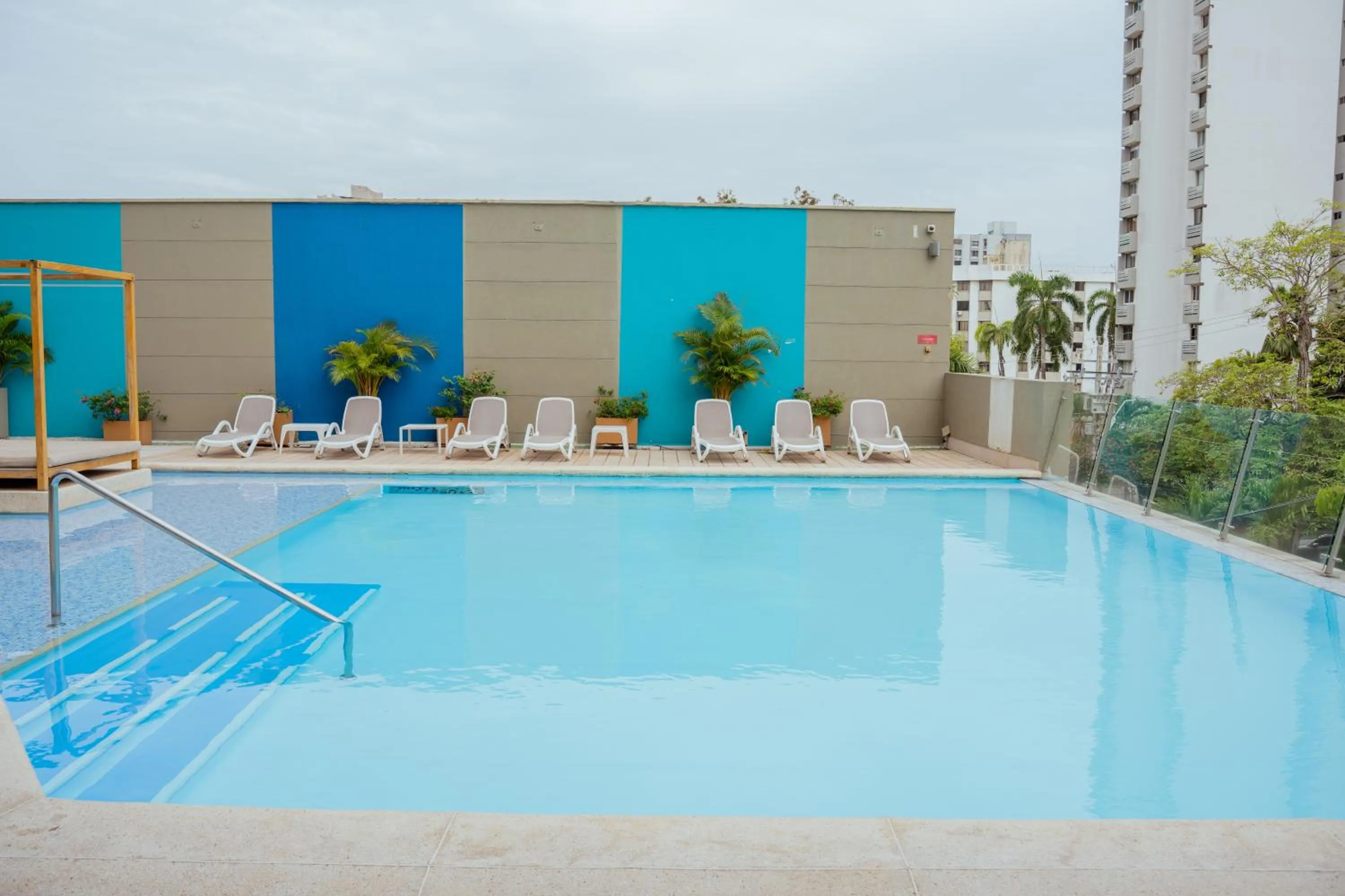 Swimming pool in Hotel Barranquilla Plaza