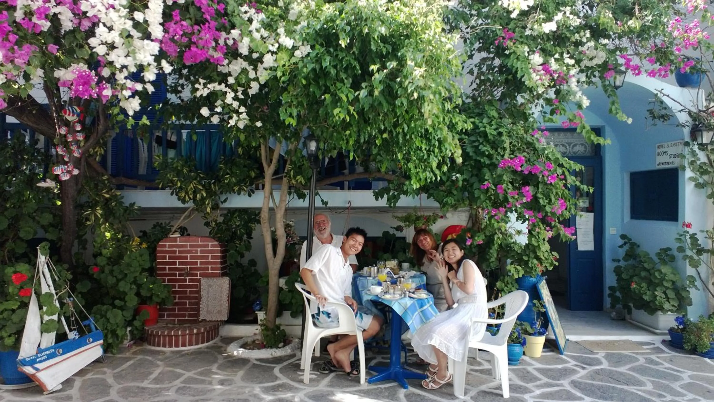 Patio in Hotel Elizabeth