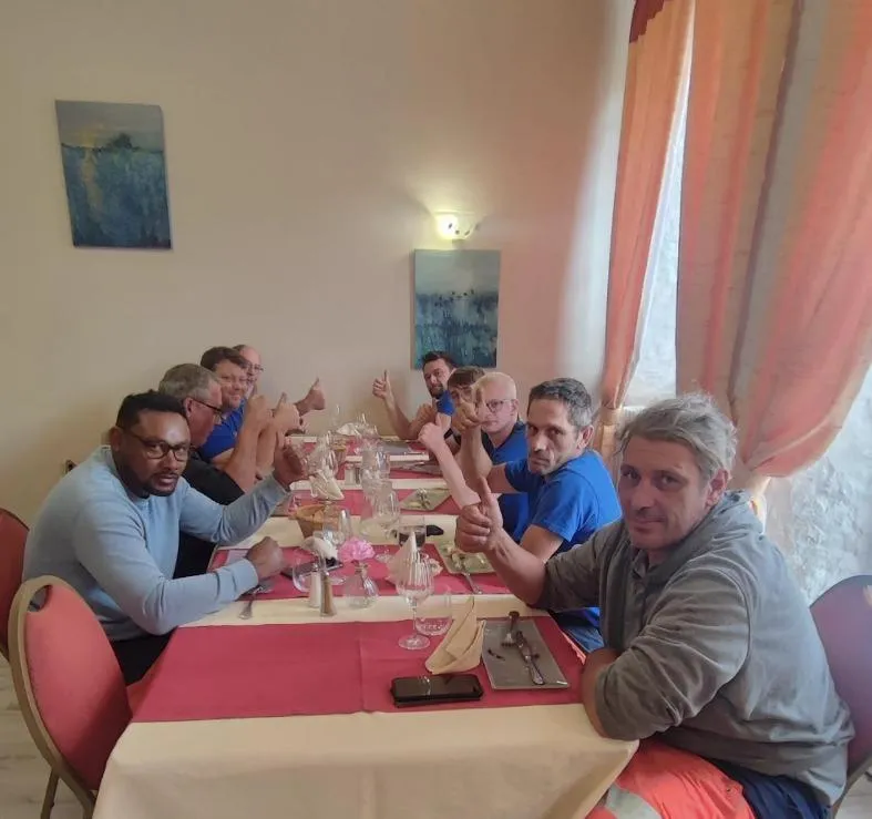 Restaurant/places to eat in Le Sauvage