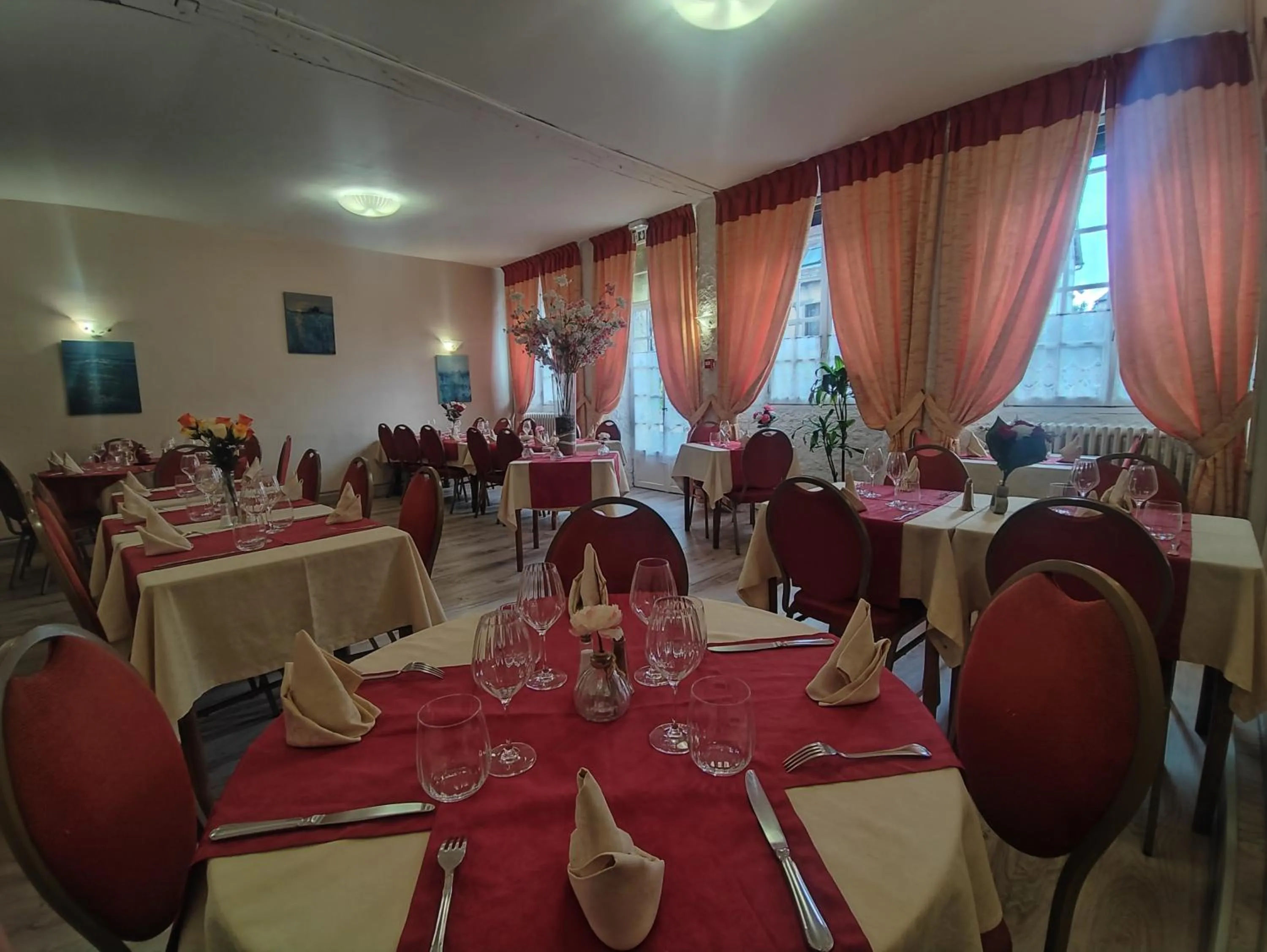 Restaurant/places to eat in Le Sauvage