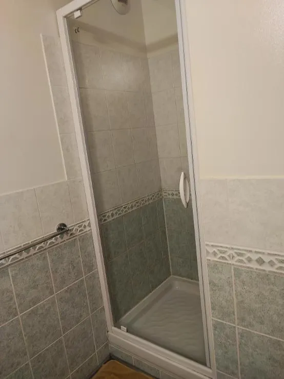 Shower in Le Sauvage