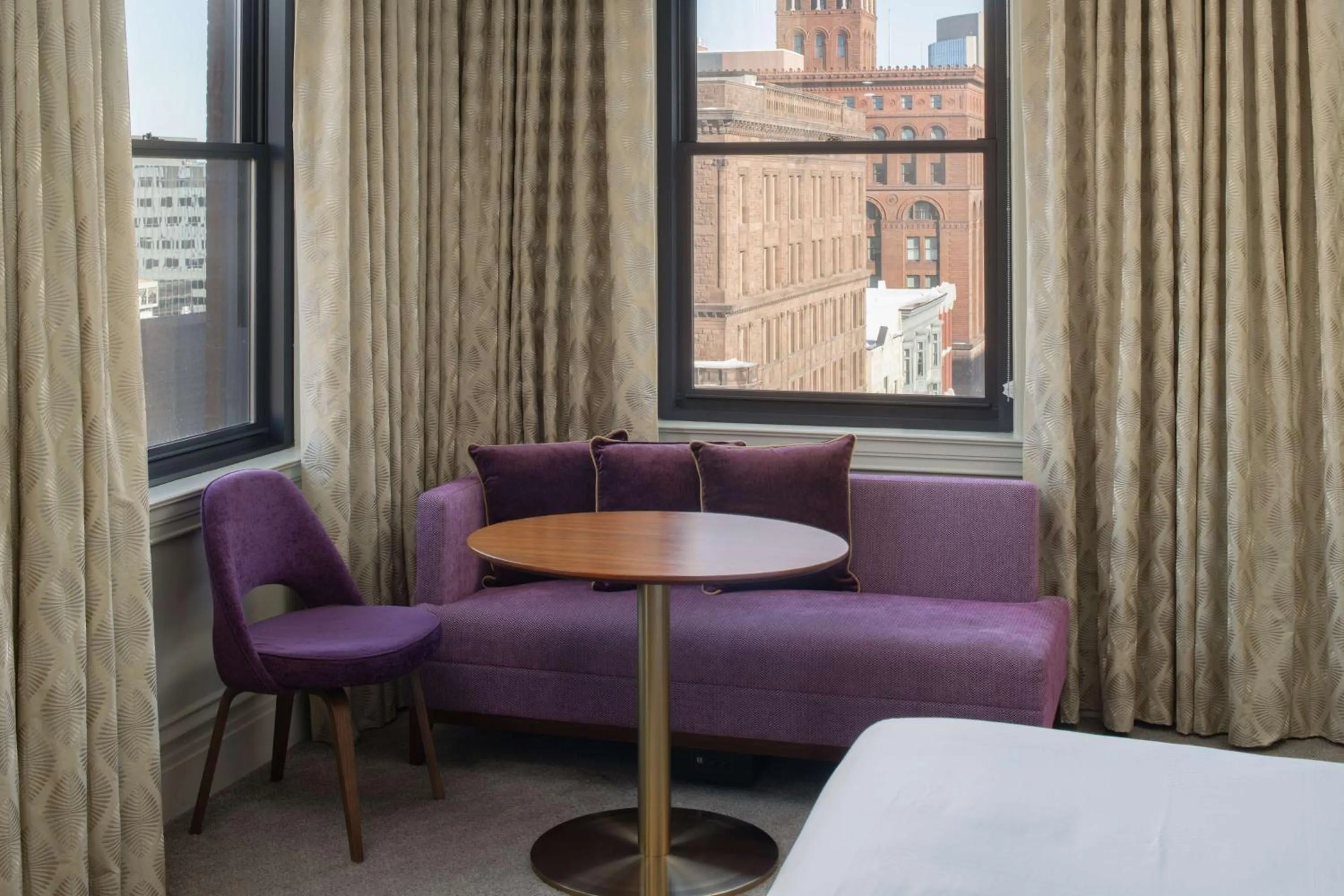 Living room, Bed in Hotel Savoy Kansas City, Tapestry Collection by Hilton