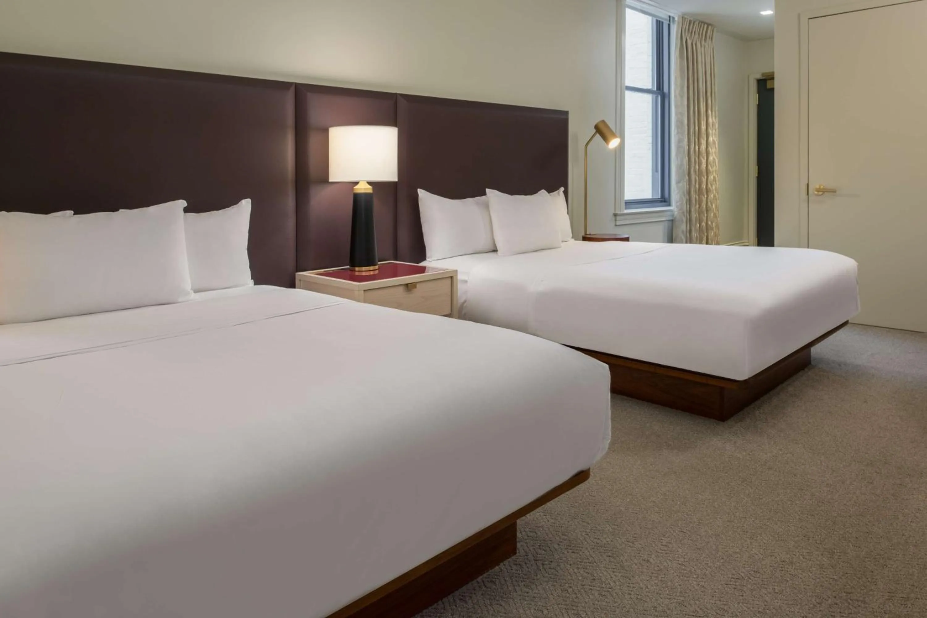 Queen Room in Hotel Savoy Kansas City, Tapestry Collection by Hilton