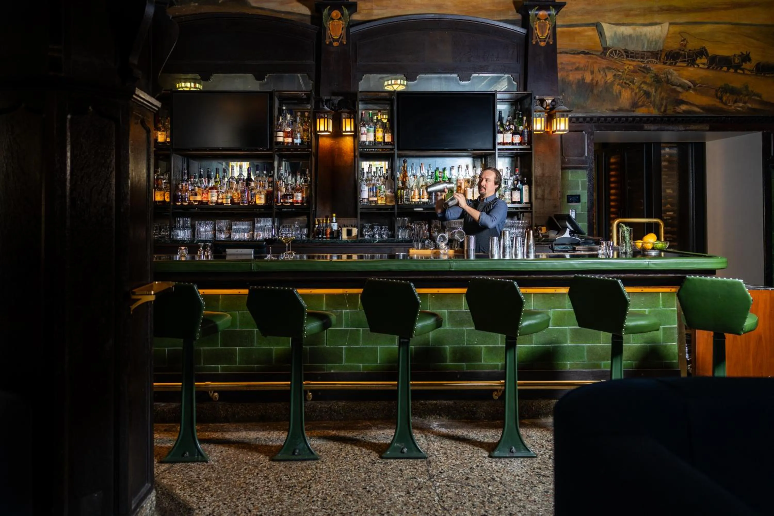 Lounge or bar in Hotel Savoy Kansas City, Tapestry Collection by Hilton