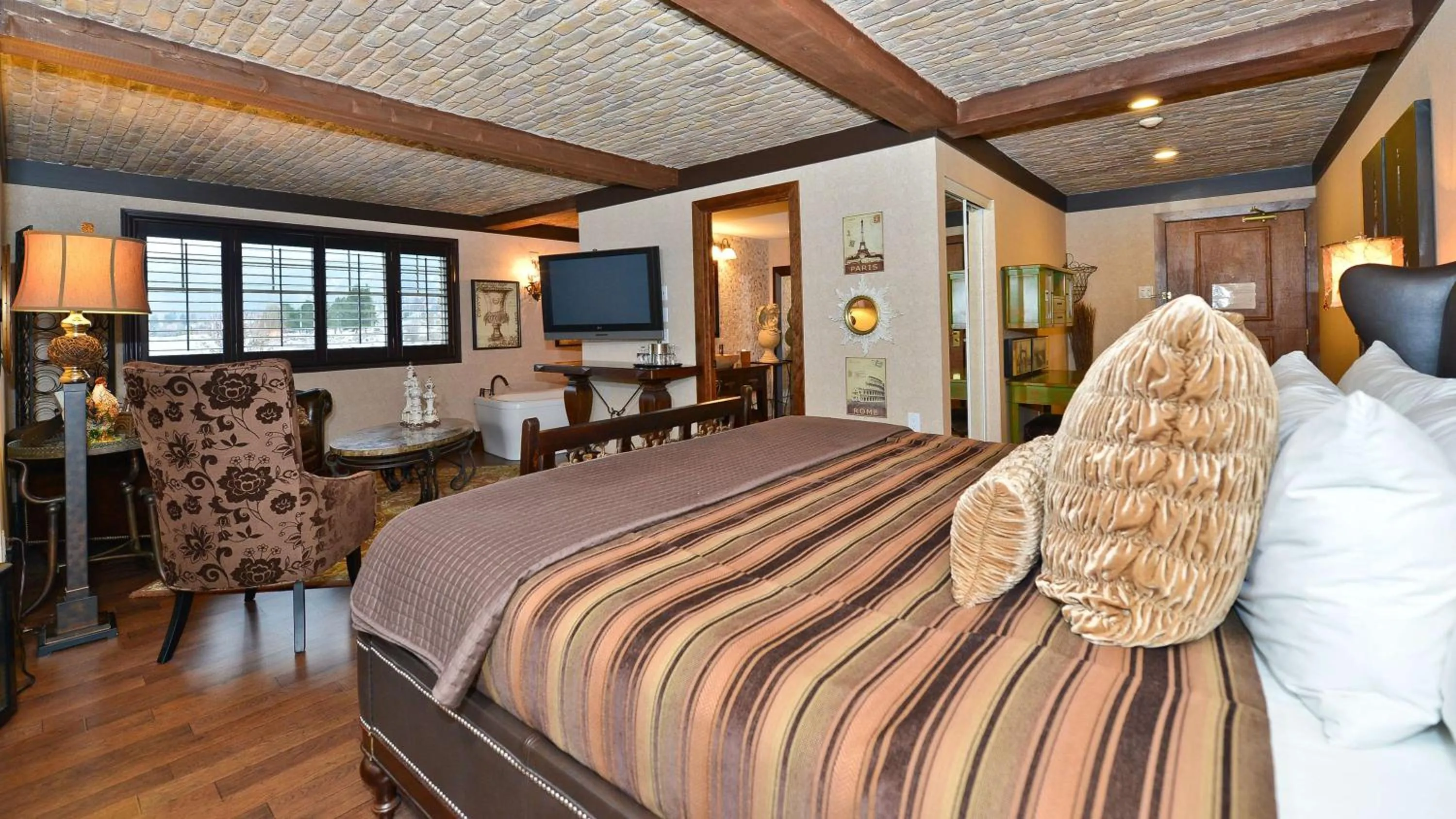 Bedroom, Bed in Prestige Lakeside Resort, WorldHotels Elite