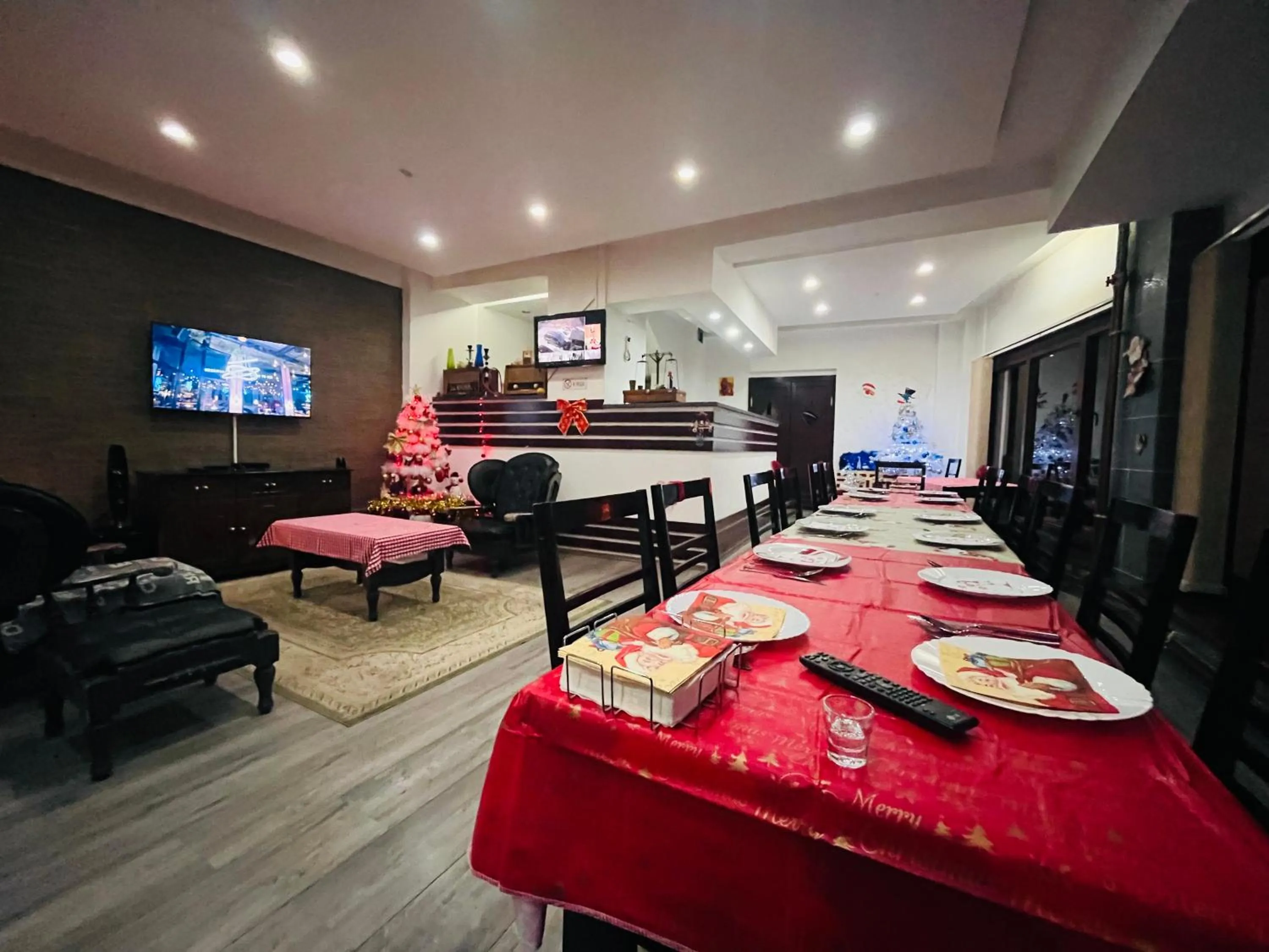 Restaurant/places to eat in Guest House LIKE