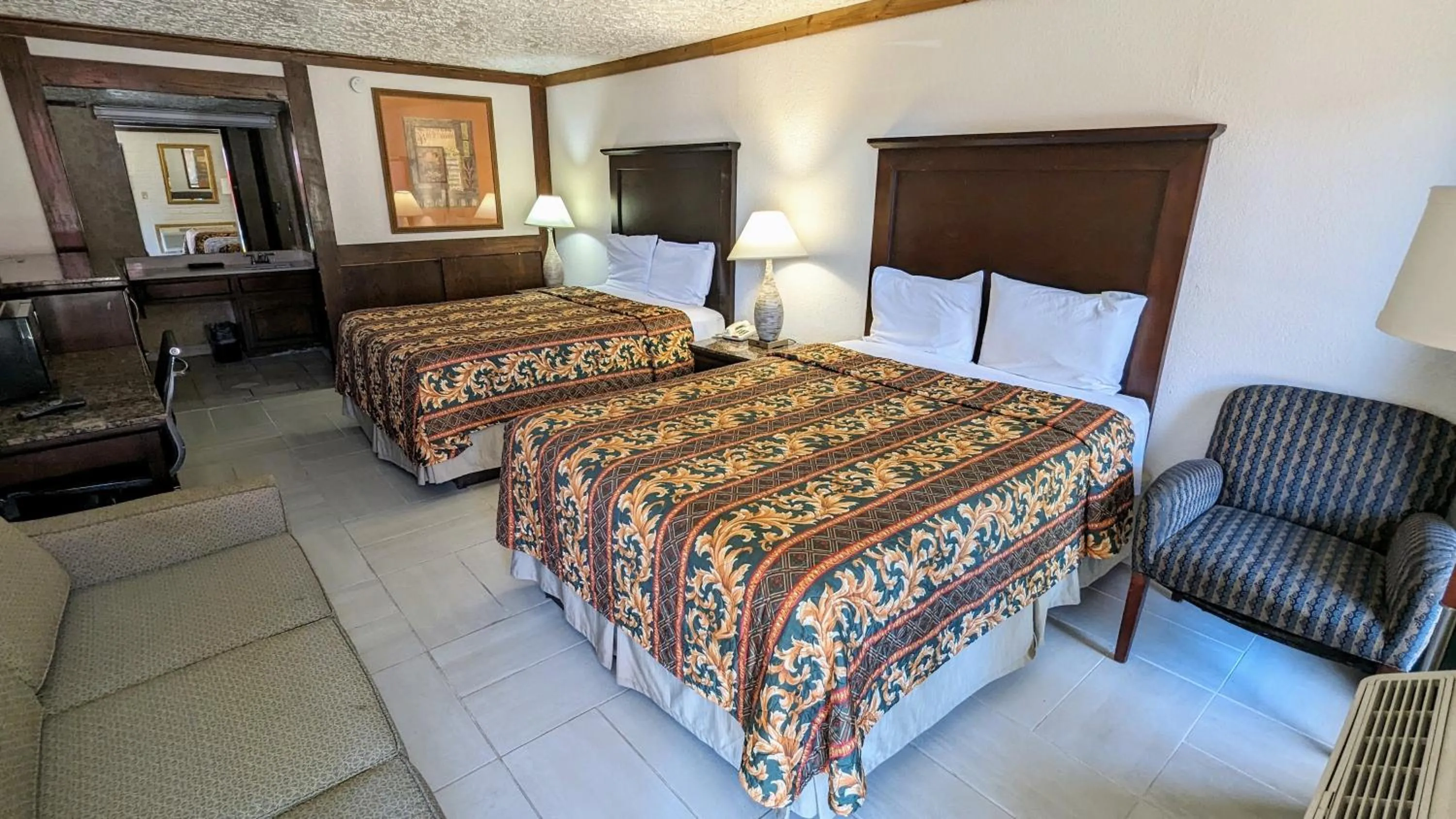 Bed in Edelweiss Inn New Braunfels