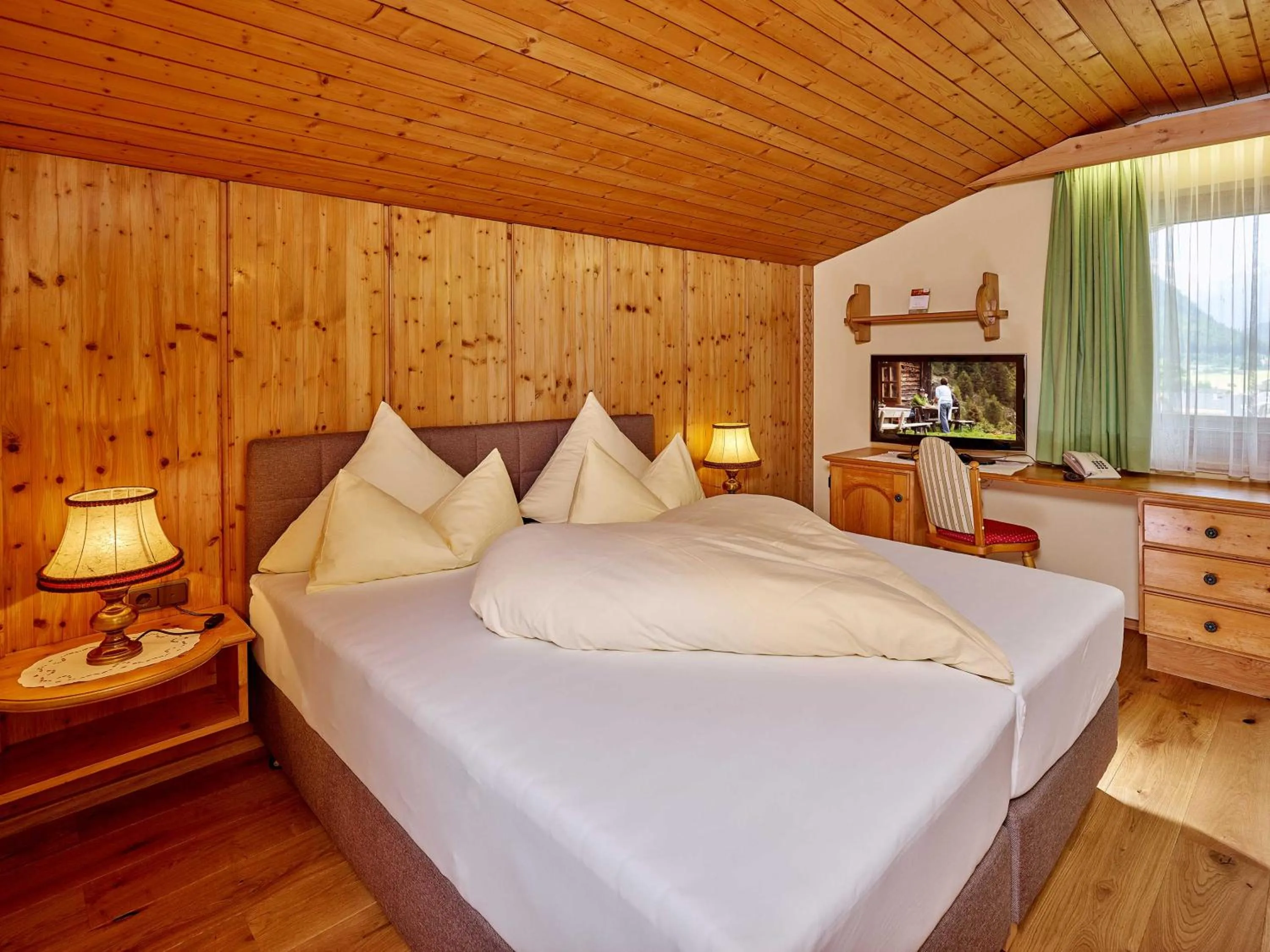 Photo of the whole room, Bed in Hotel Sonnhof