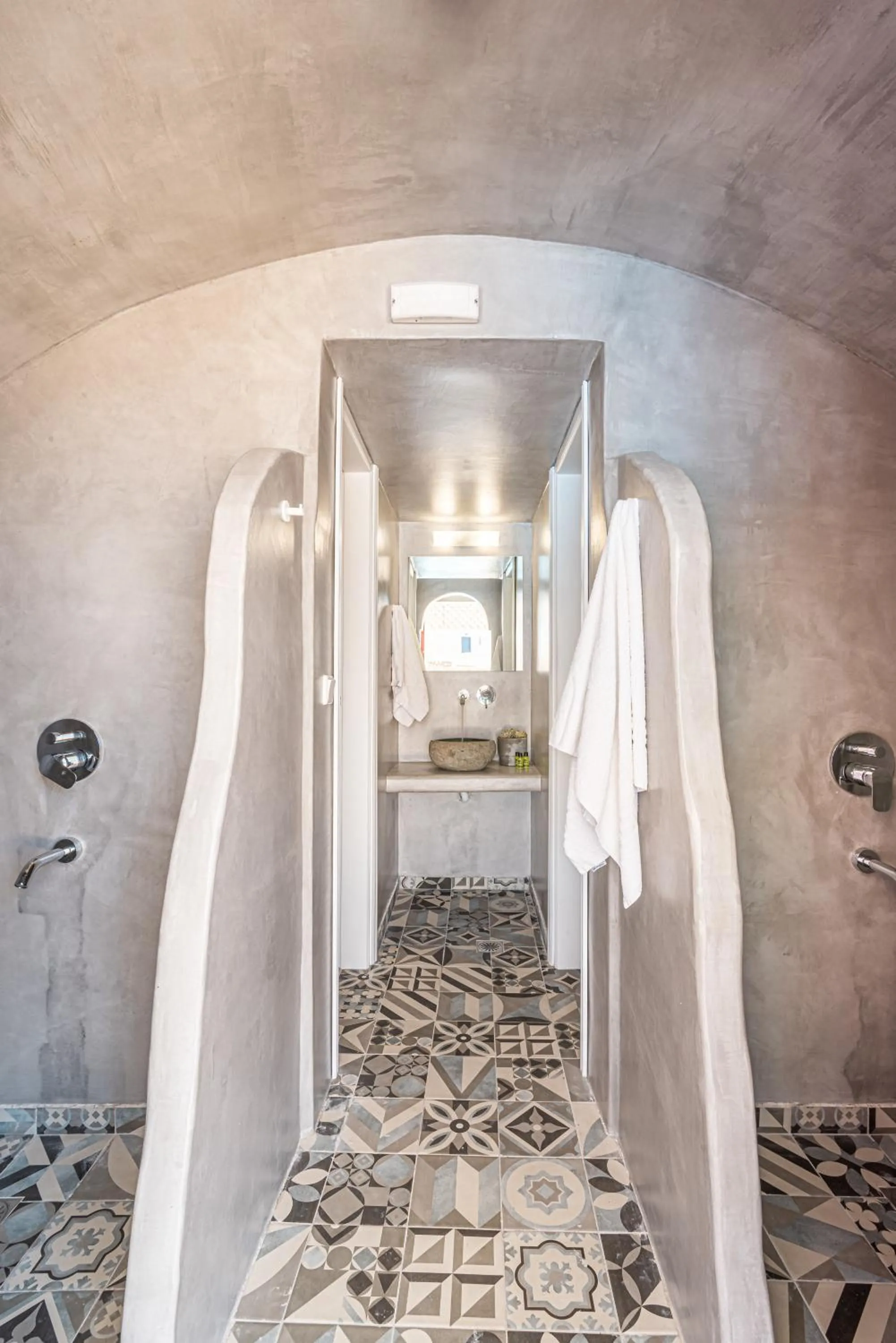 Shower in Marianna Hotel