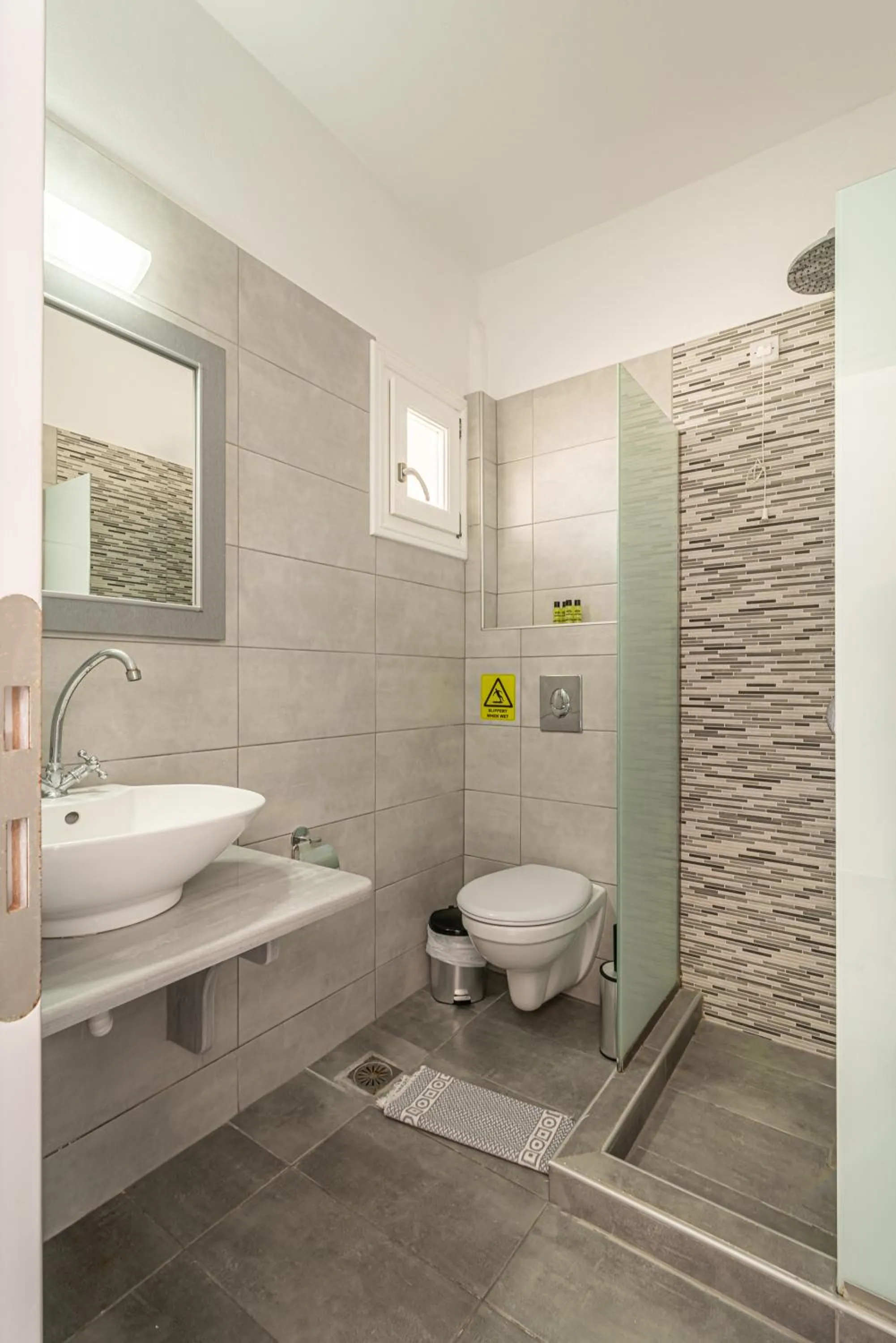 Bathroom in Marianna Hotel