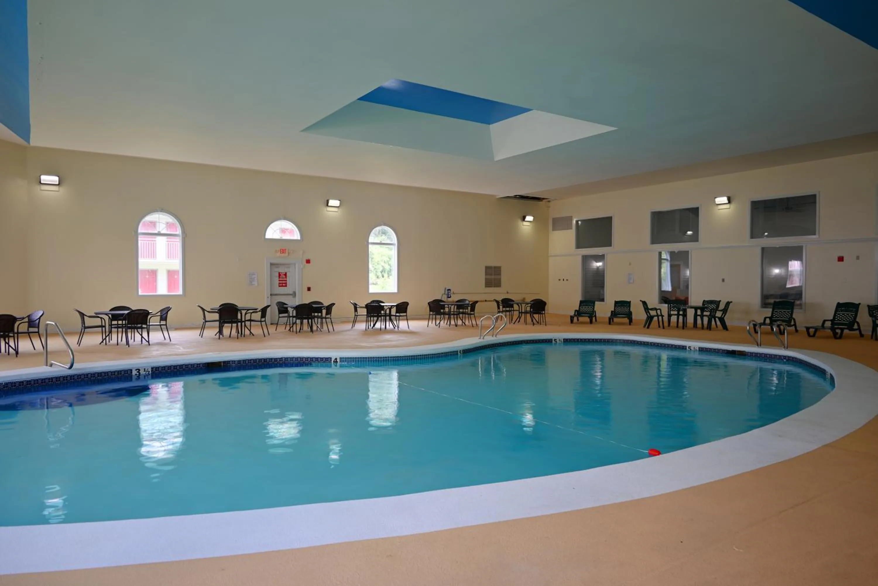 Swimming pool in Whalers Inn and Suites