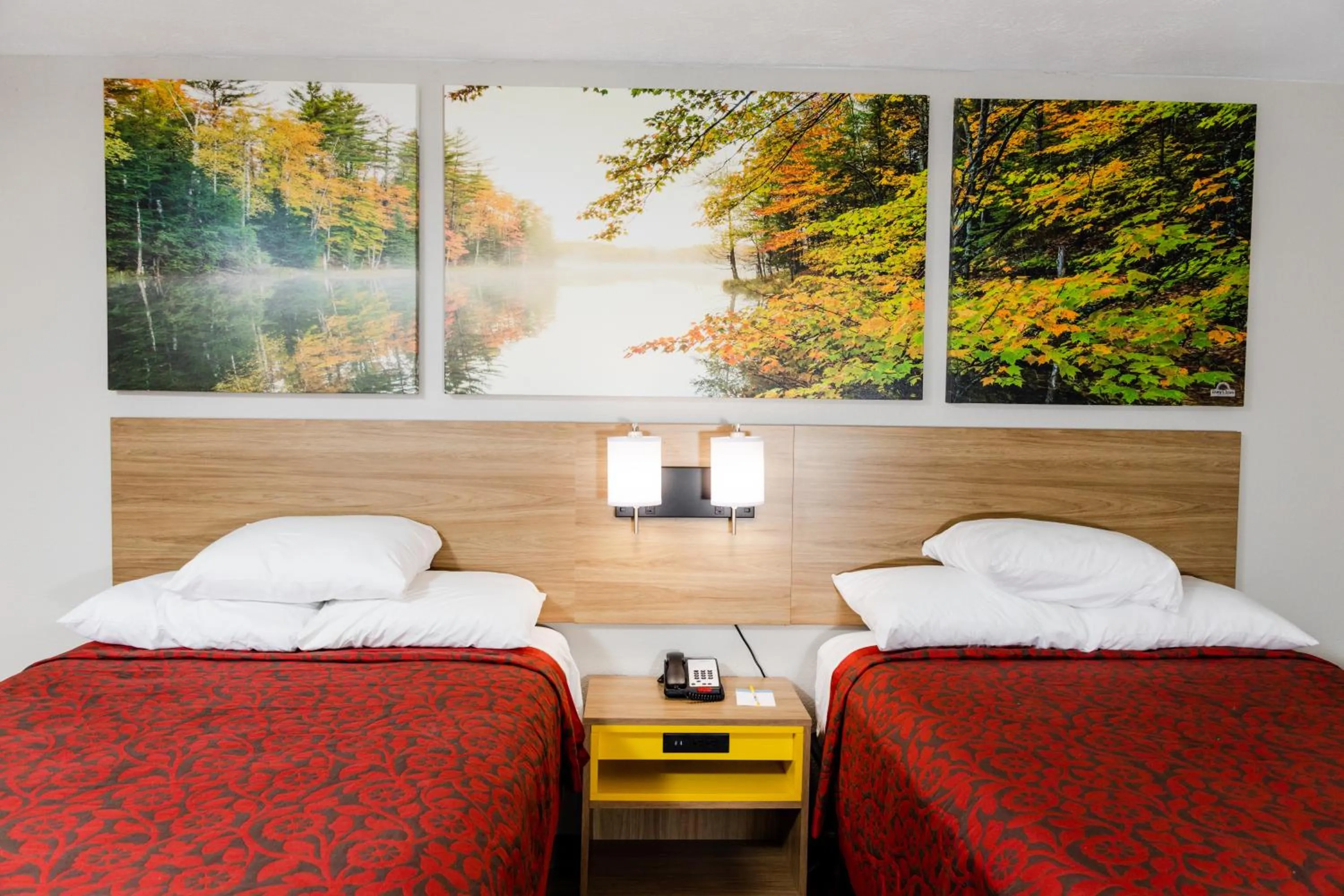 Guests, Bed in Days Inn by Wyndham Cincinnati East