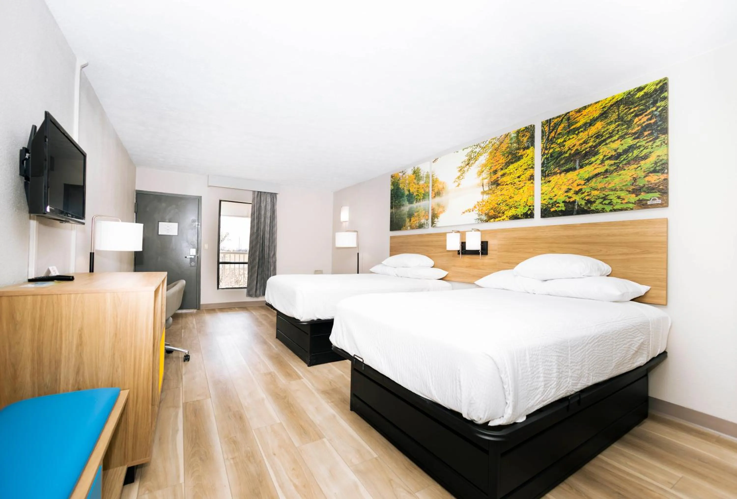 Guests, Bed in Days Inn by Wyndham Cincinnati East