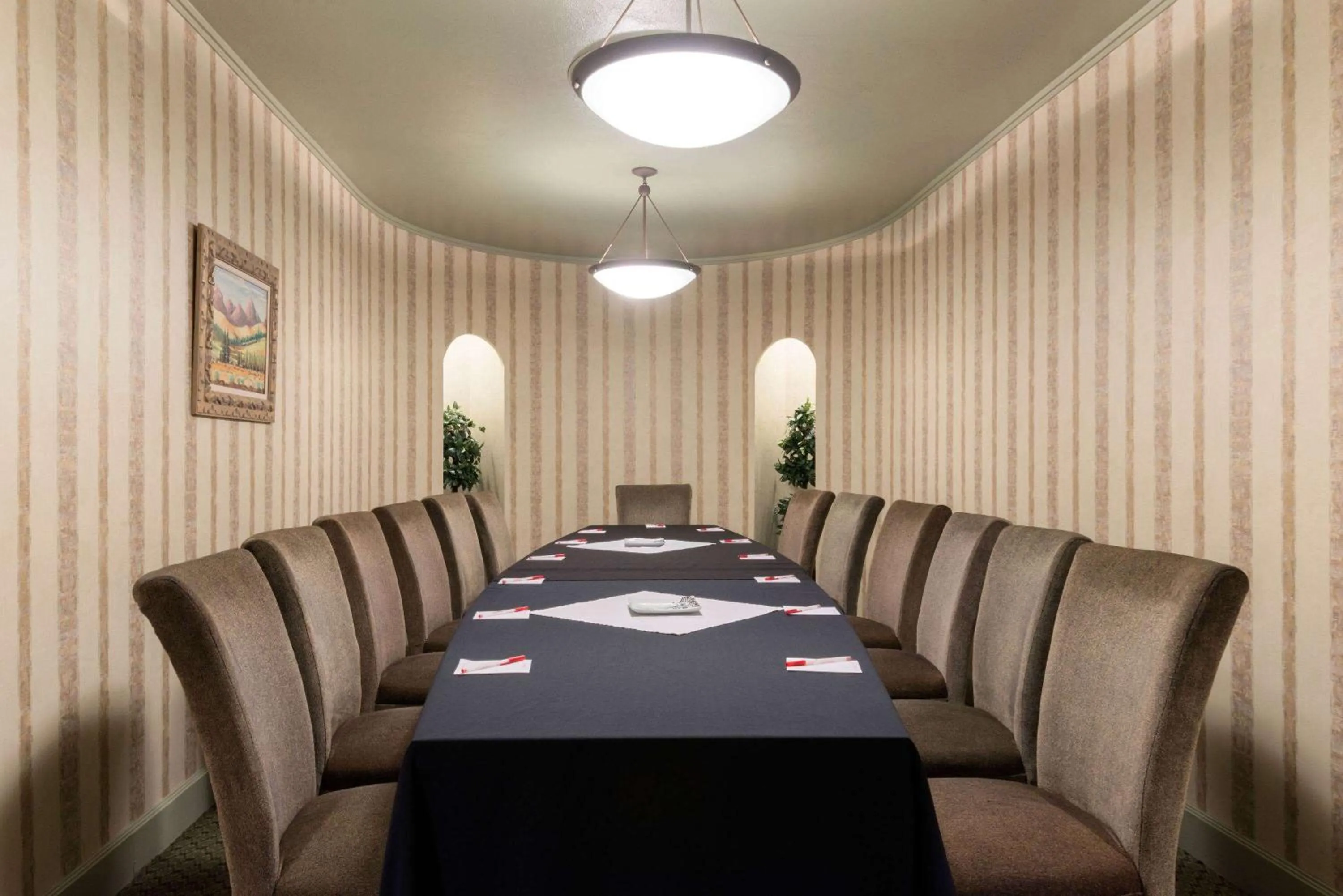 Meeting/conference room in Ramada by Wyndham Topeka Downtown Hotel & Convention Center
