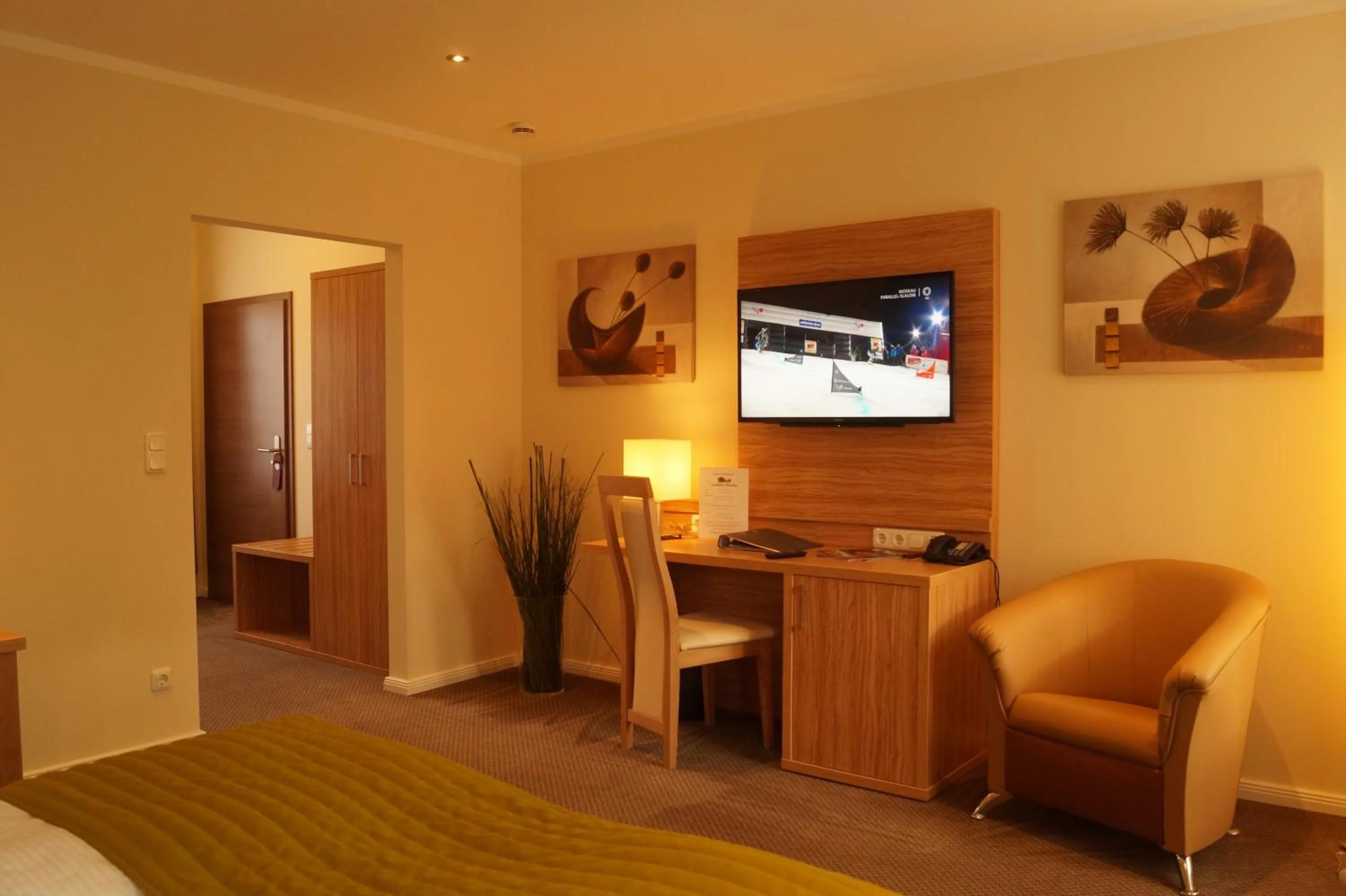 Photo of the whole room, Bed in Landhotel Klempau