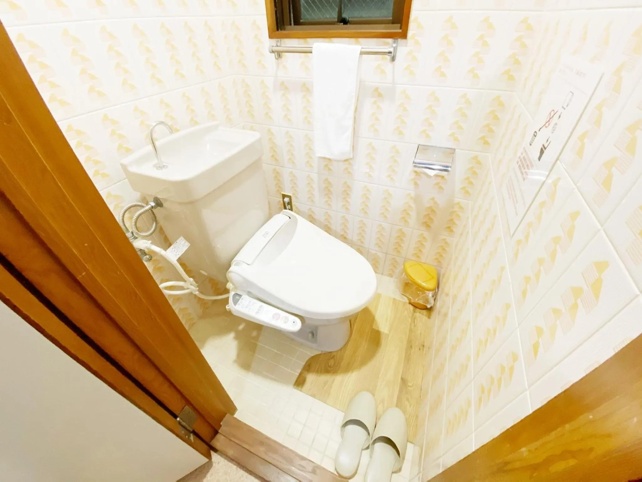 Toilet in GuestHouse017徳島個室 飲食街中心 阿波踊り会館7分 文理&徳島大学 アスティとくしま車8分