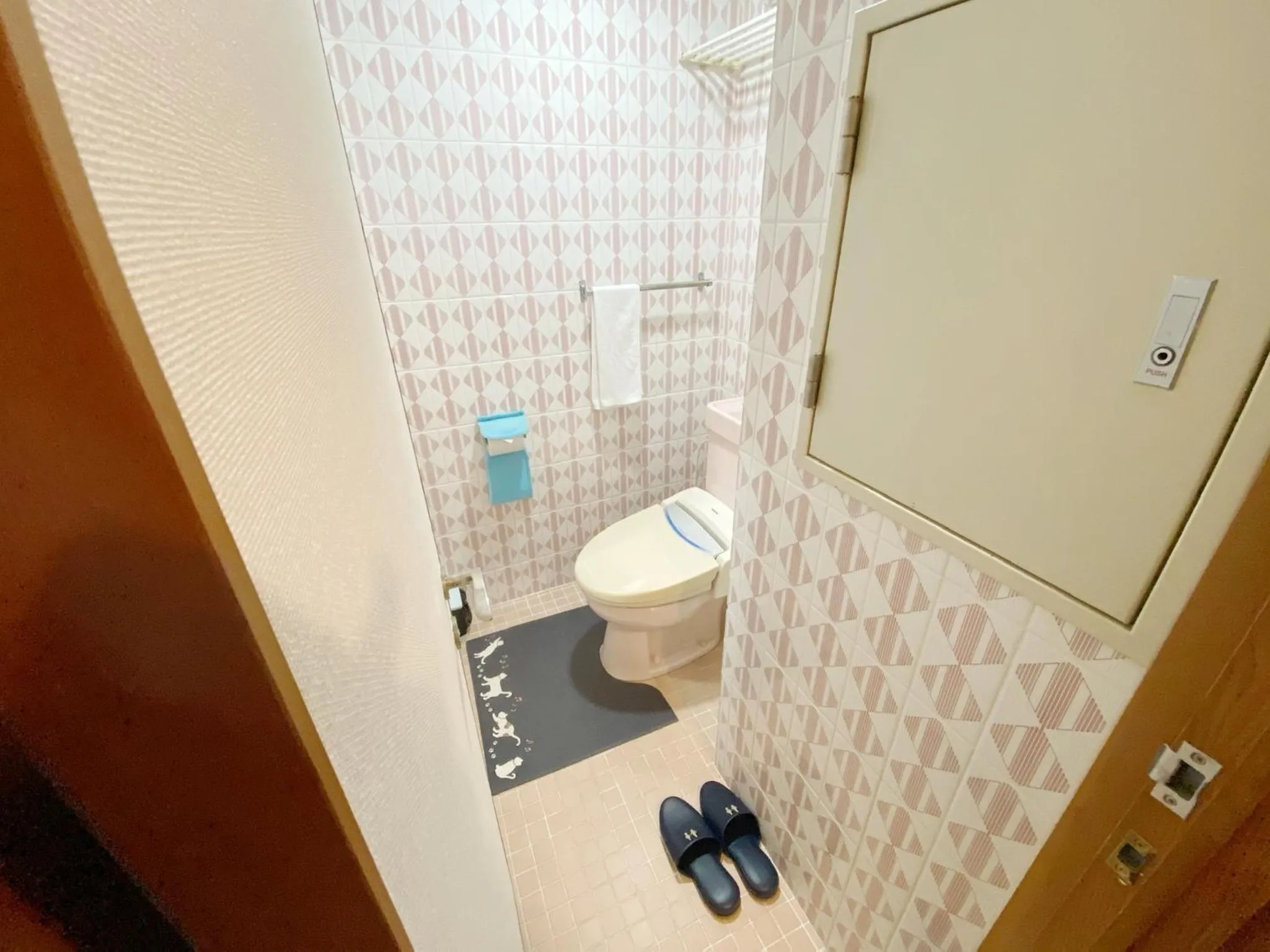Toilet in GuestHouse017徳島個室 飲食街中心 阿波踊り会館7分 文理&徳島大学 アスティとくしま車8分