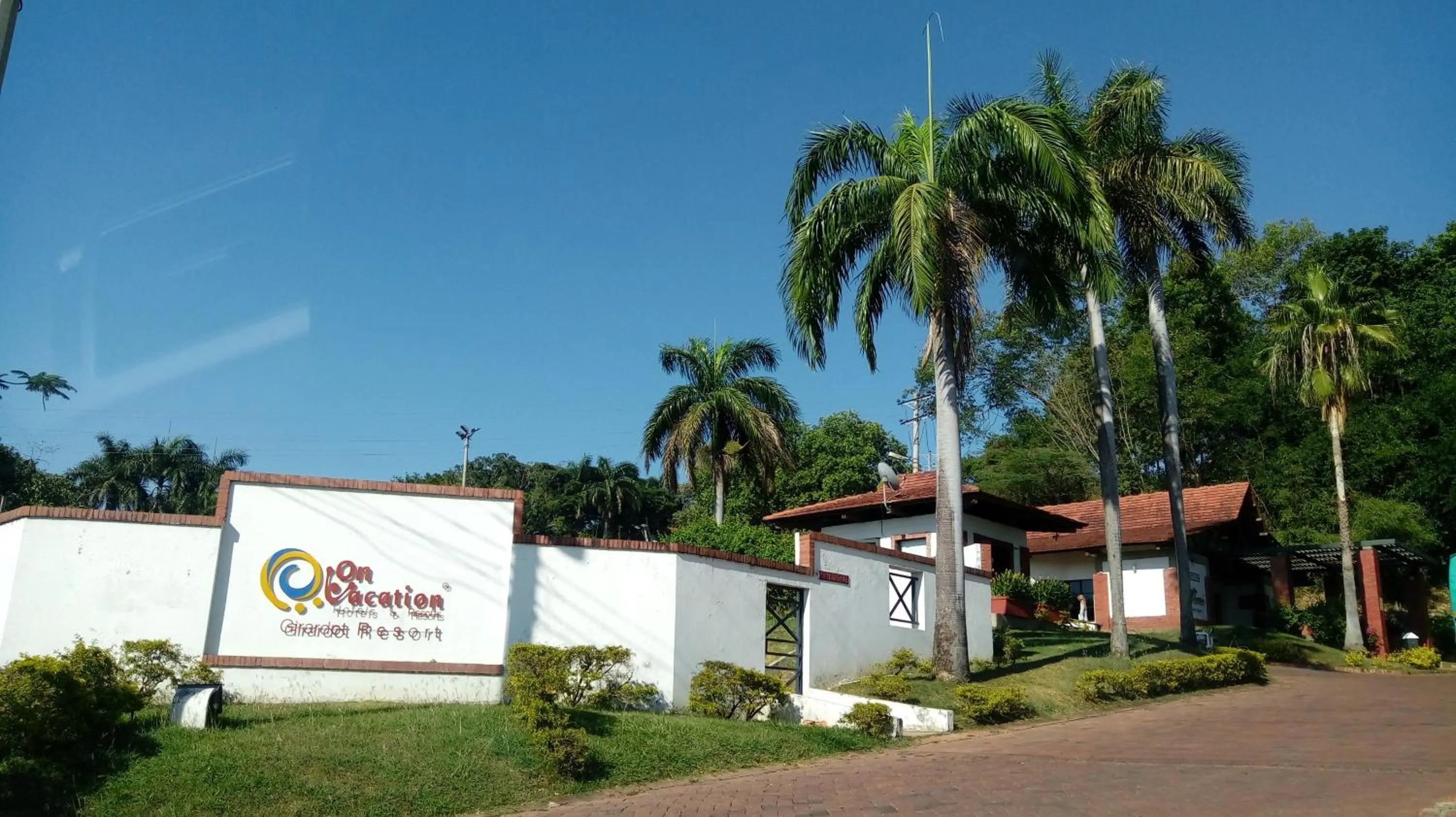 Facade/entrance in Condominio Girardot Resort