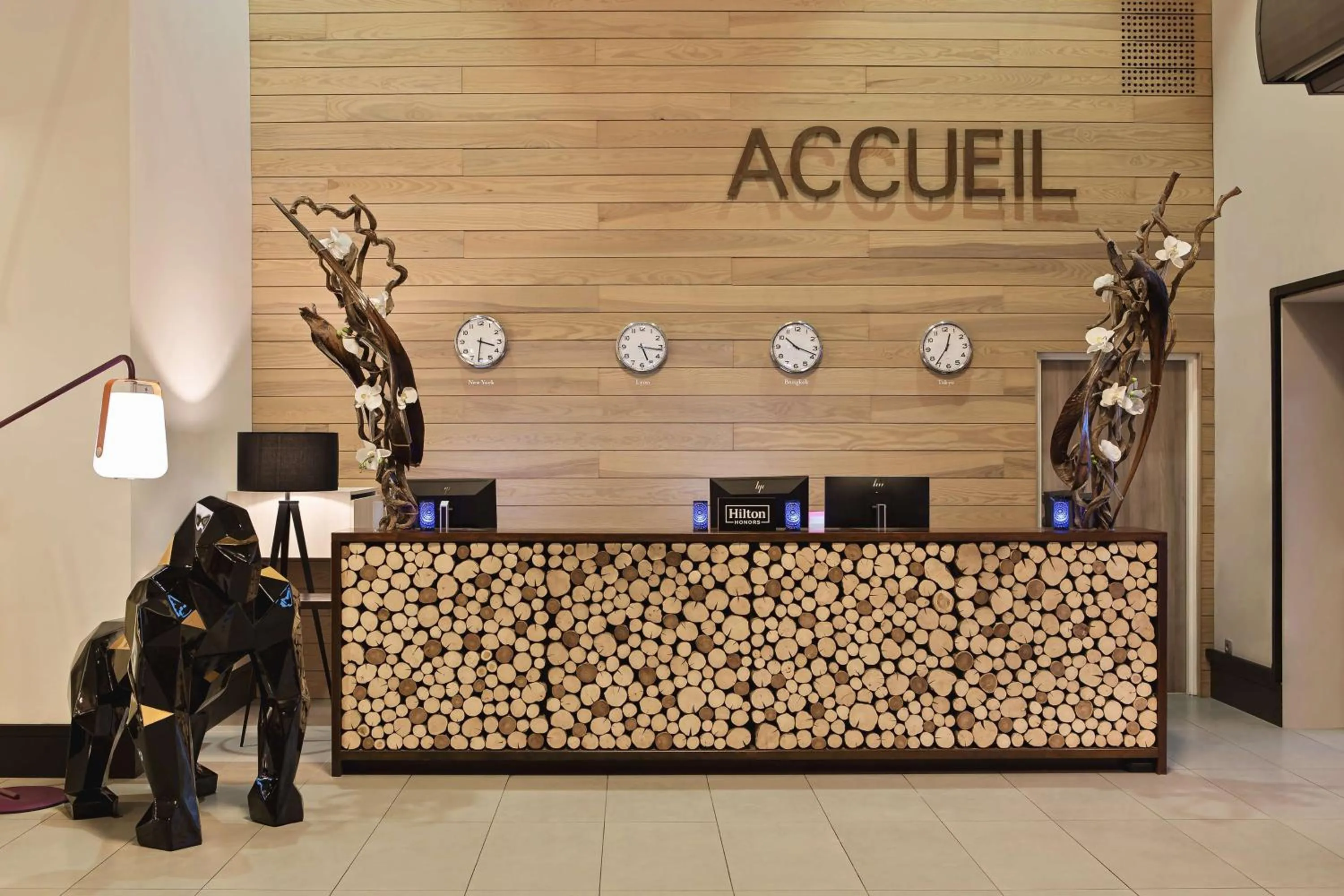 Lobby or reception in DoubleTree by Hilton Lyon Eurexpo & Spa