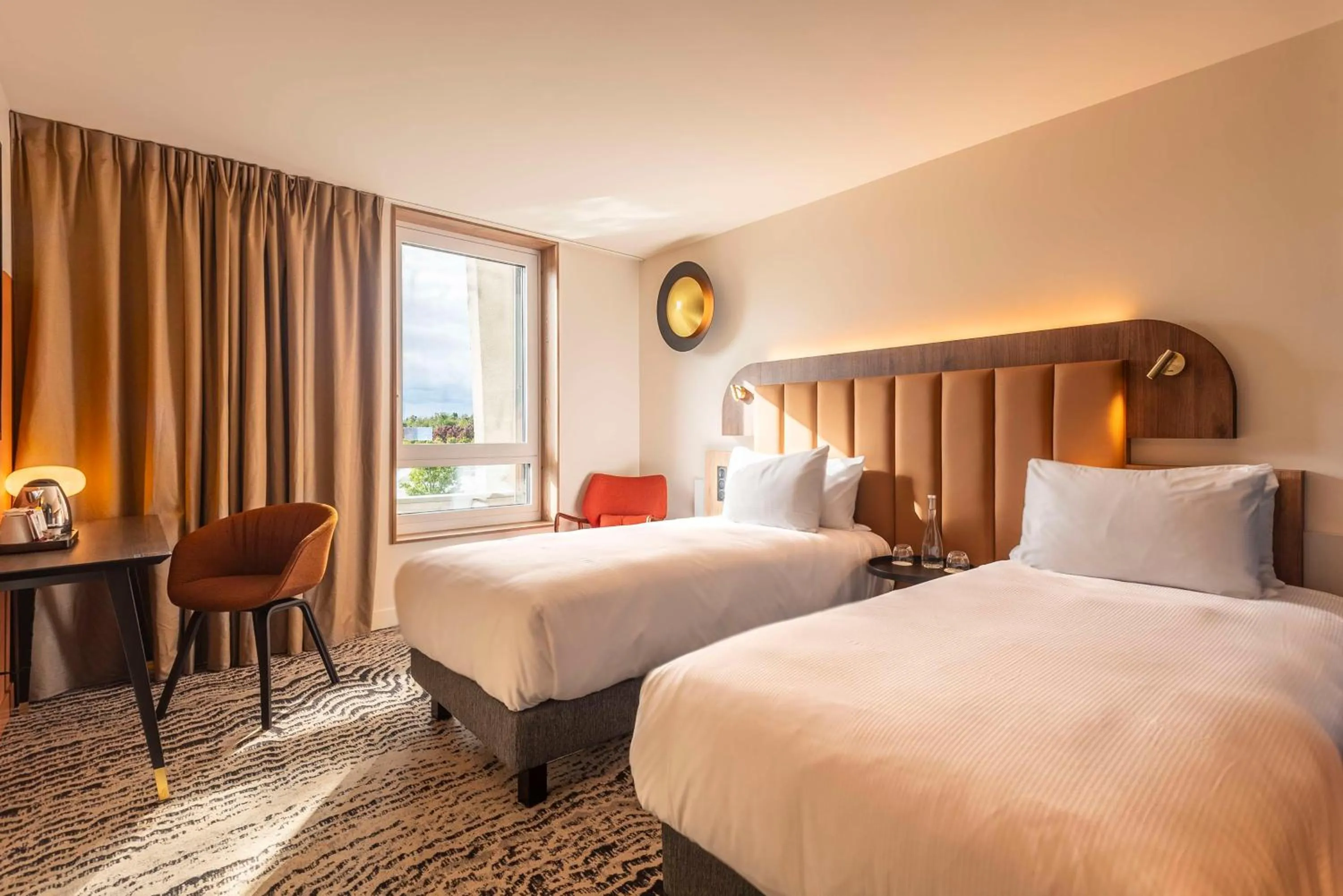 Bed in DoubleTree by Hilton Lyon Eurexpo & Spa