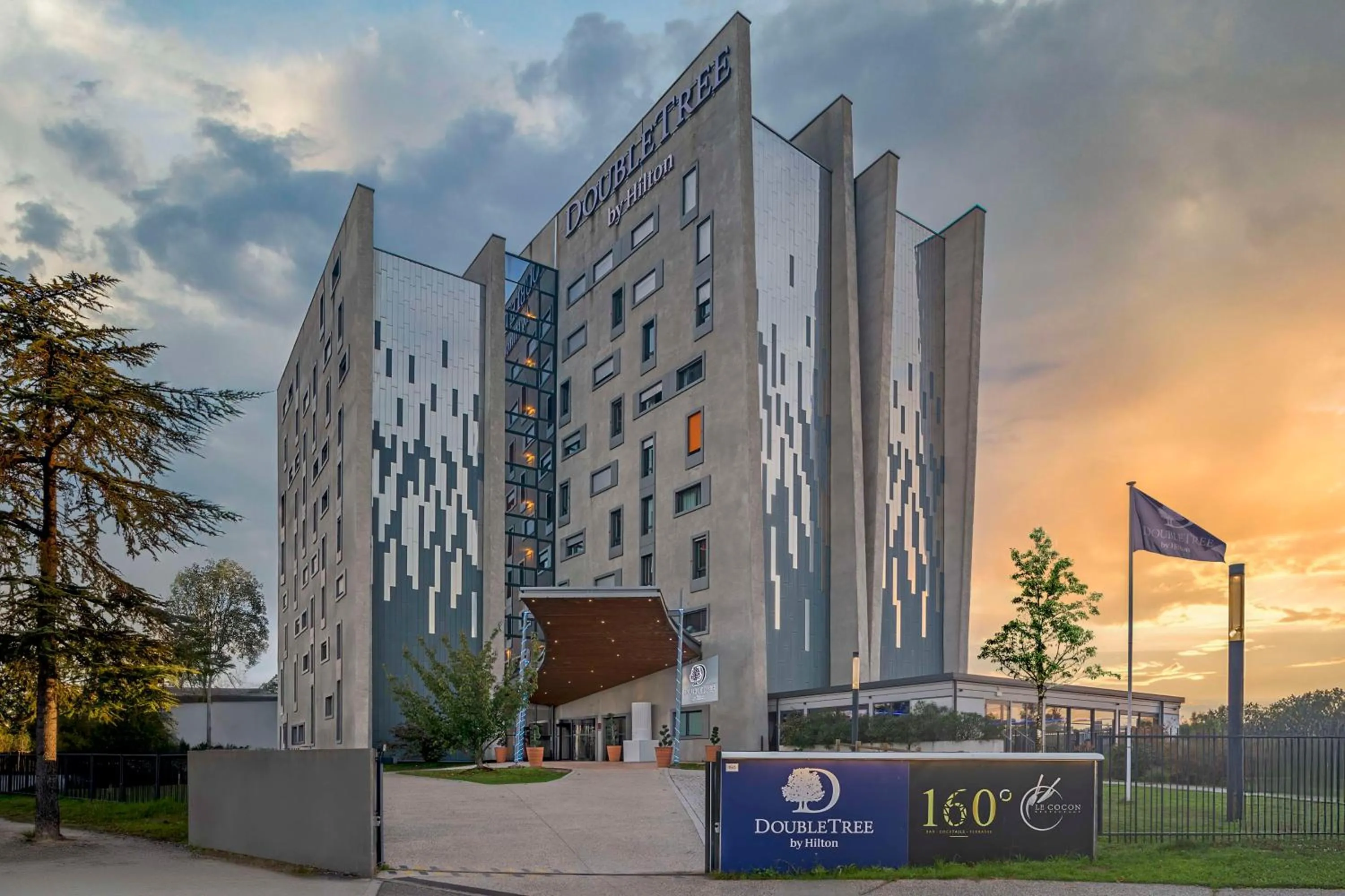 Property building in DoubleTree by Hilton Lyon Eurexpo & Spa