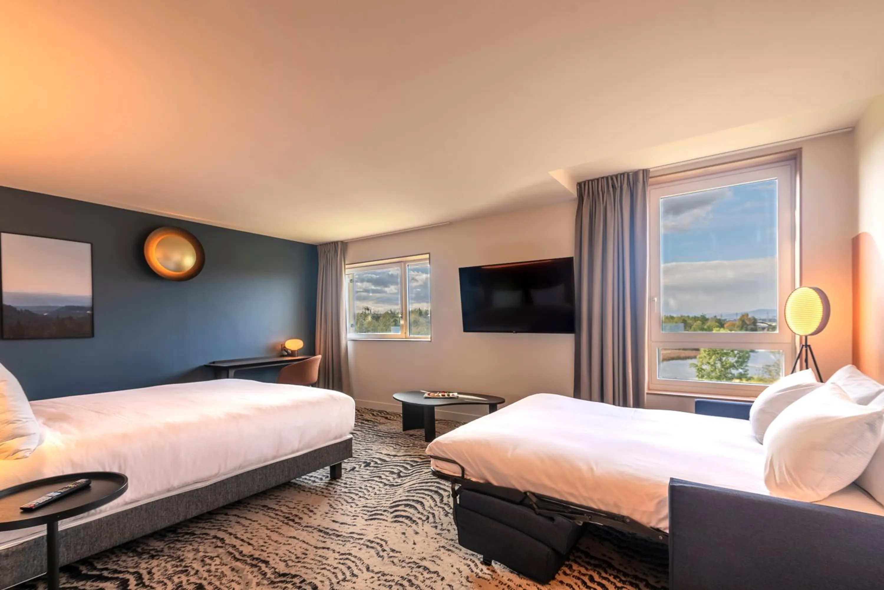 Bed in DoubleTree by Hilton Lyon Eurexpo & Spa