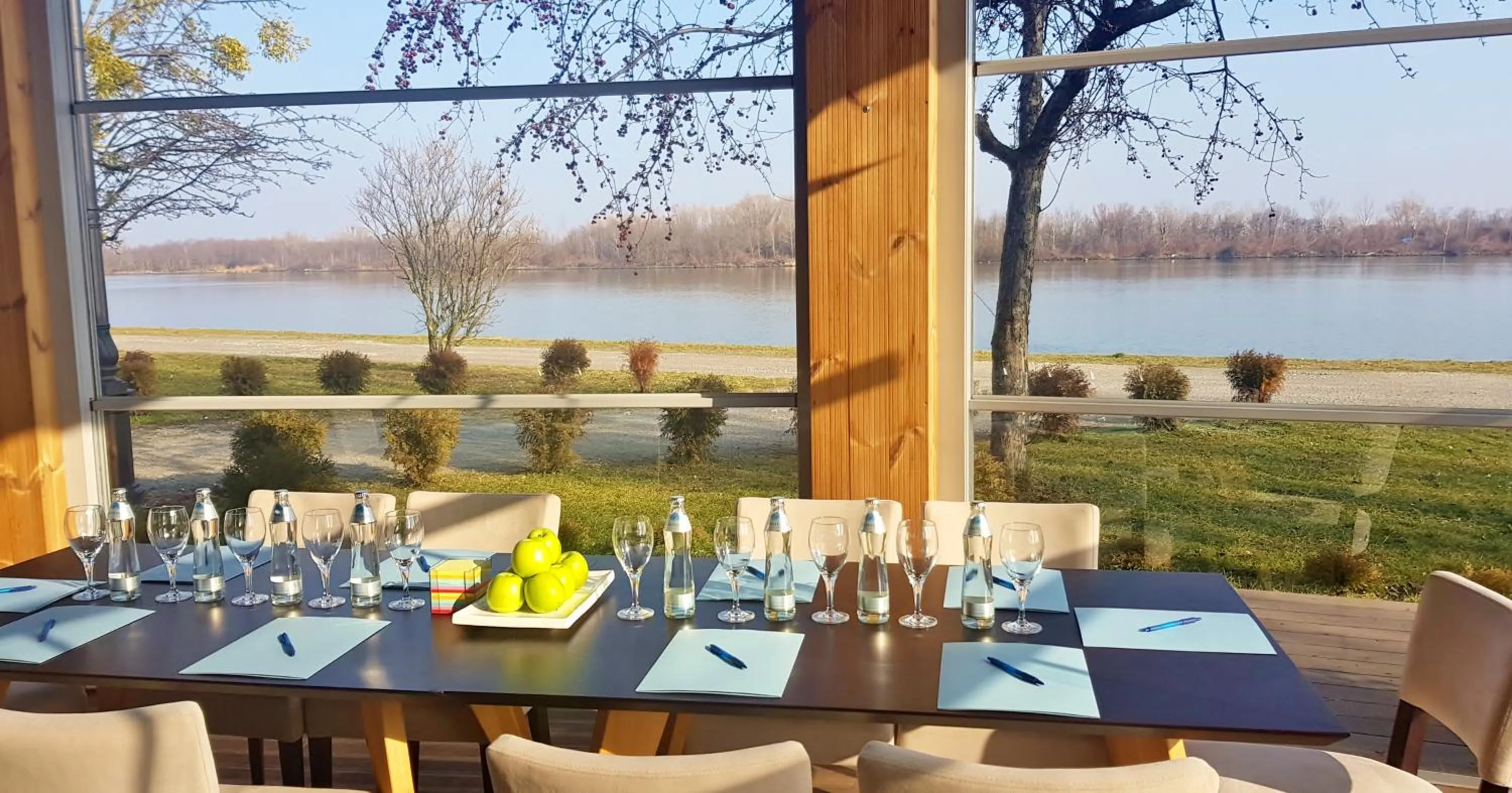 Business facilities in River Lodge