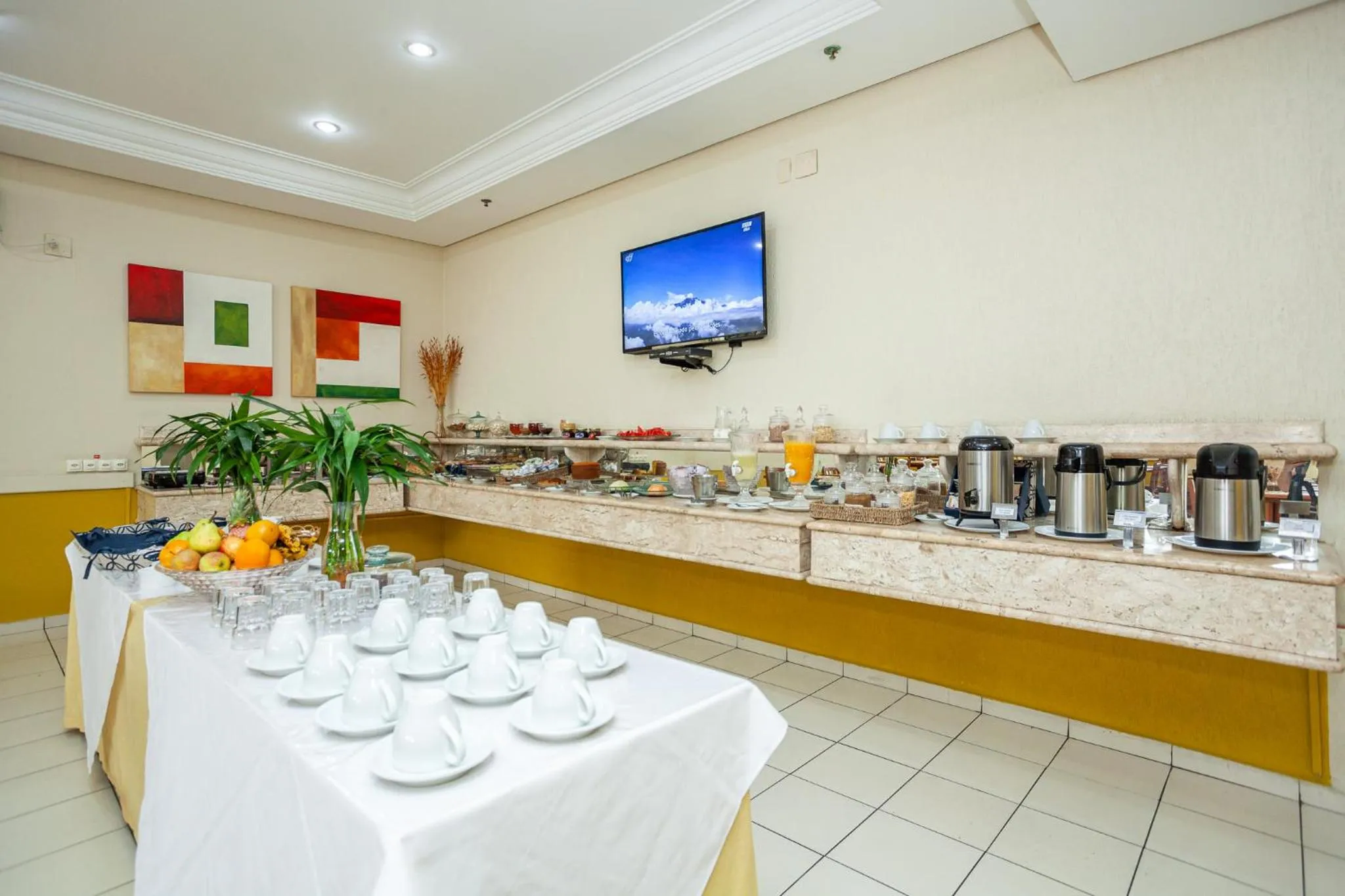Buffet breakfast in Travel Inn Flats Jundiaí