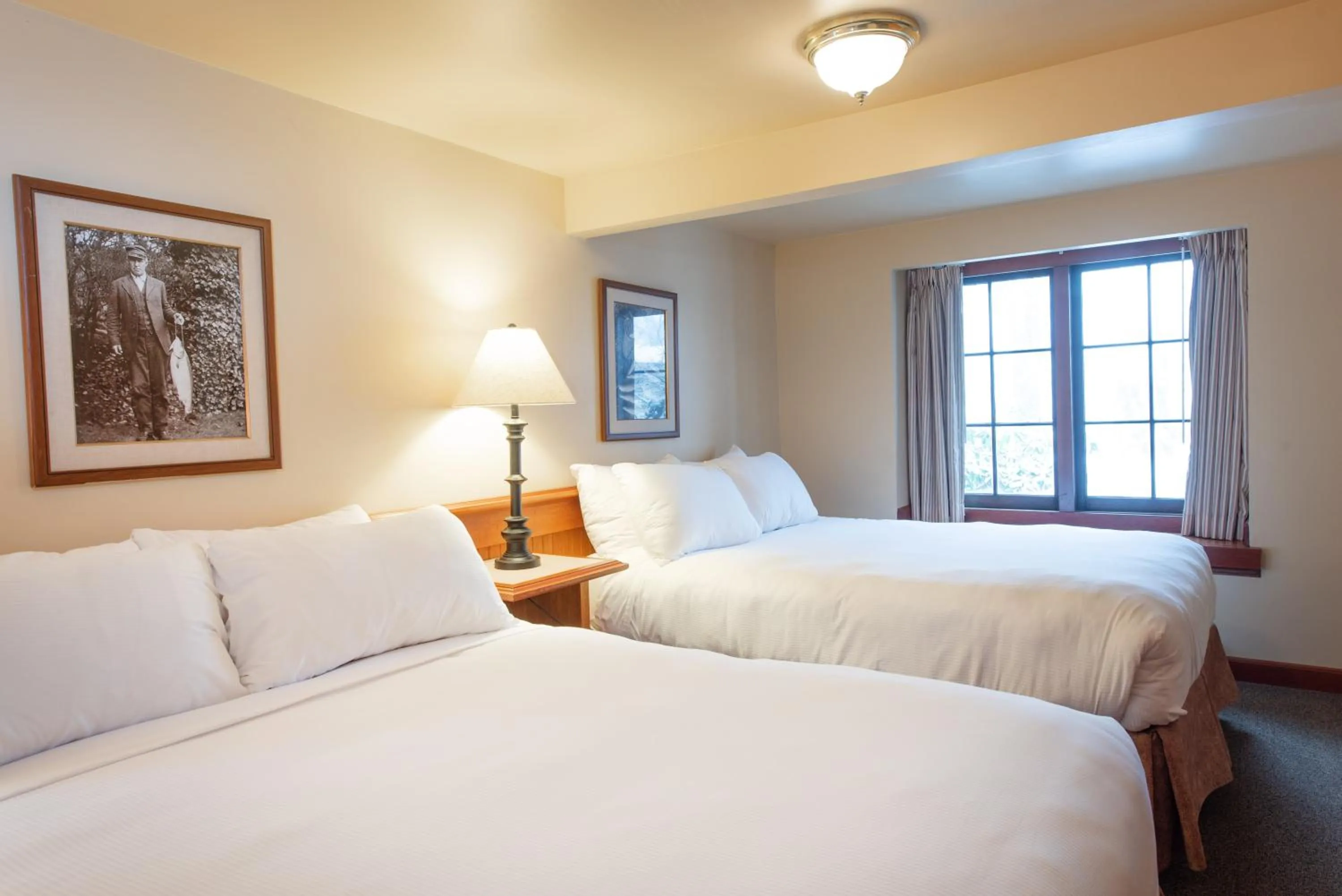 Bedroom in Painter's Lodge, Trademark Collection by Wyndham