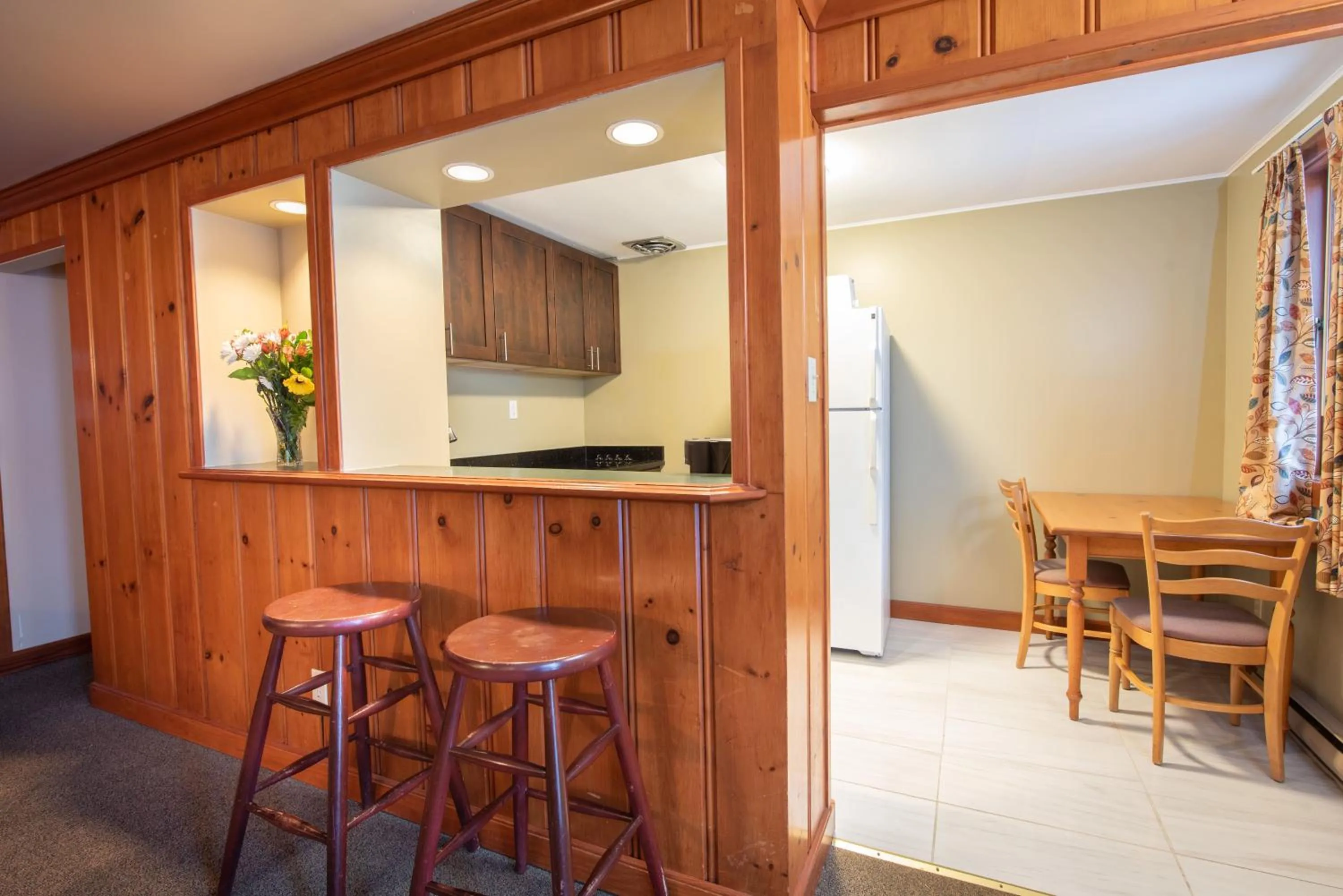 Kitchen or kitchenette in Painter's Lodge, Trademark Collection by Wyndham