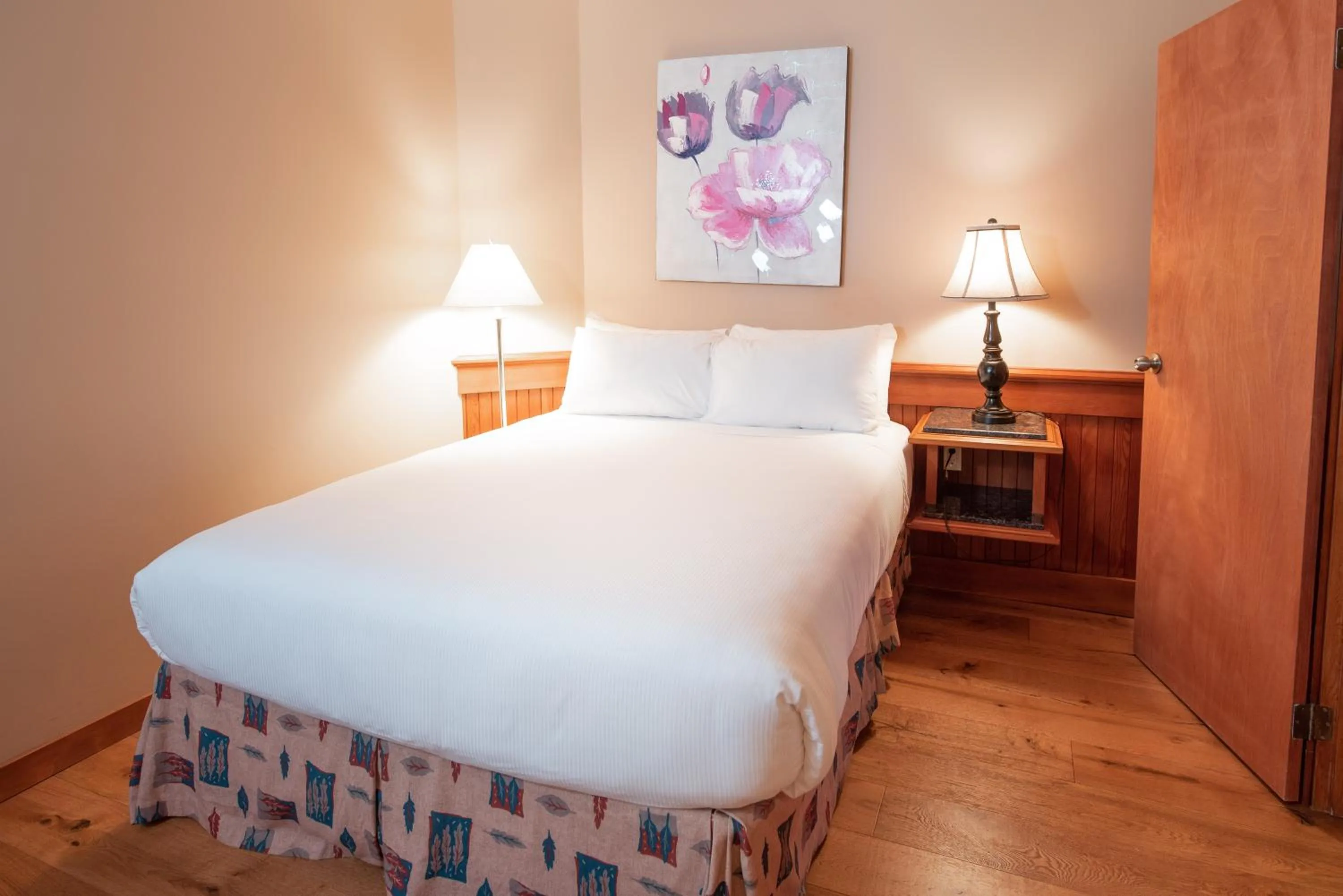 Bedroom in Painter's Lodge, Trademark Collection by Wyndham