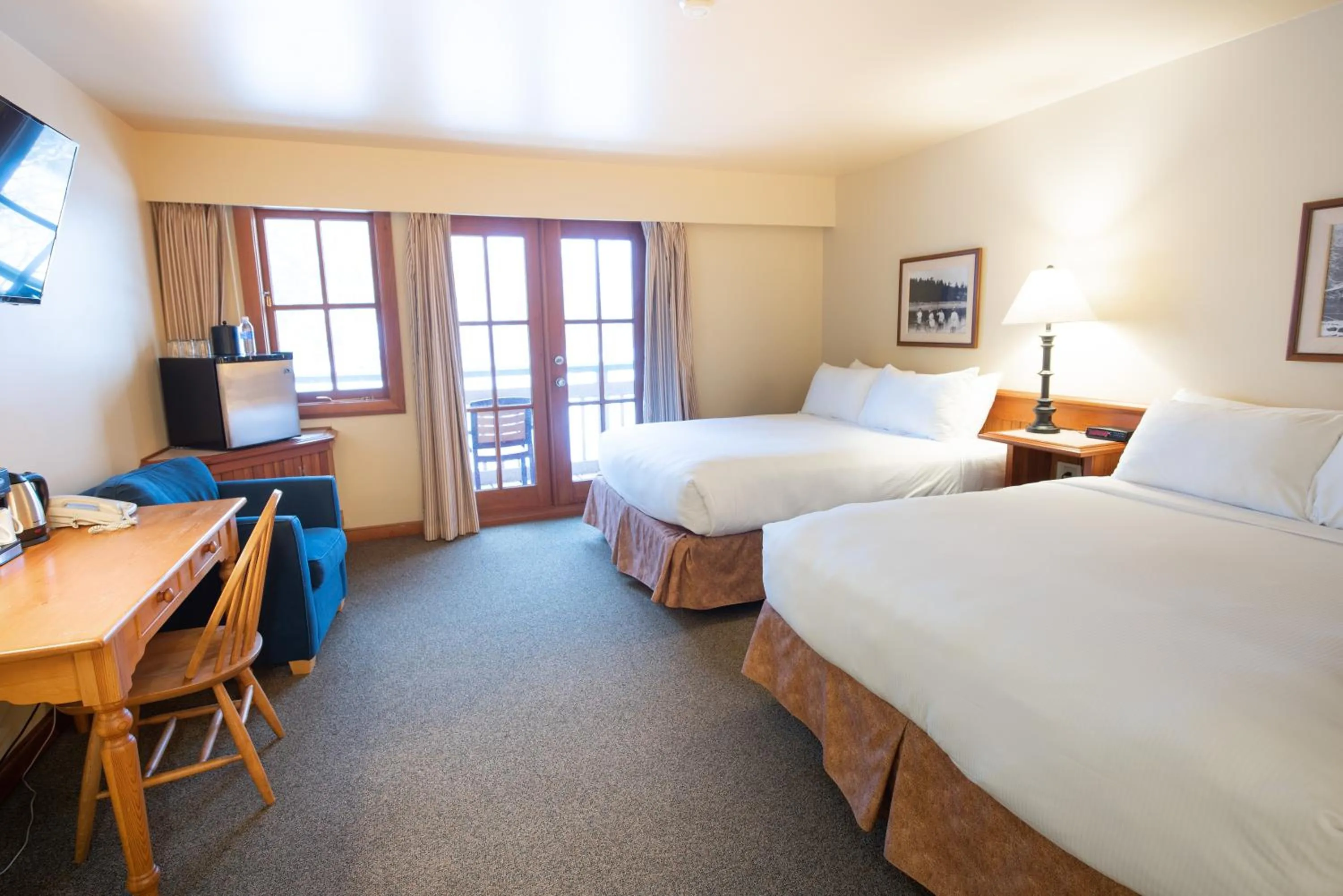 Photo of the whole room in Painter's Lodge, Trademark Collection by Wyndham