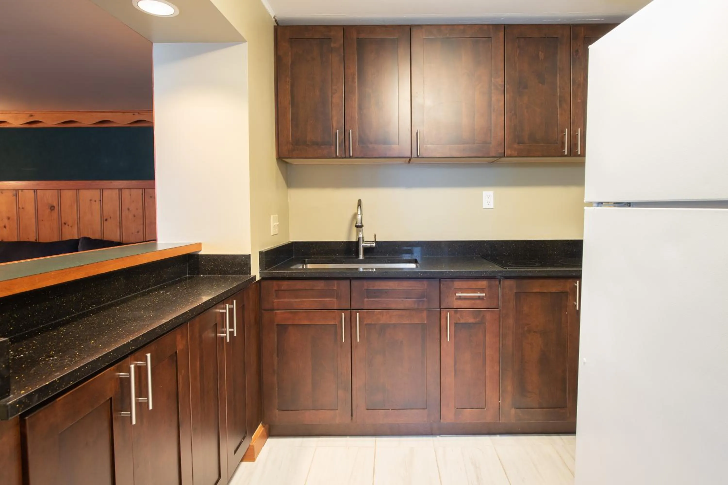 Kitchen or kitchenette in Painter's Lodge, Trademark Collection by Wyndham