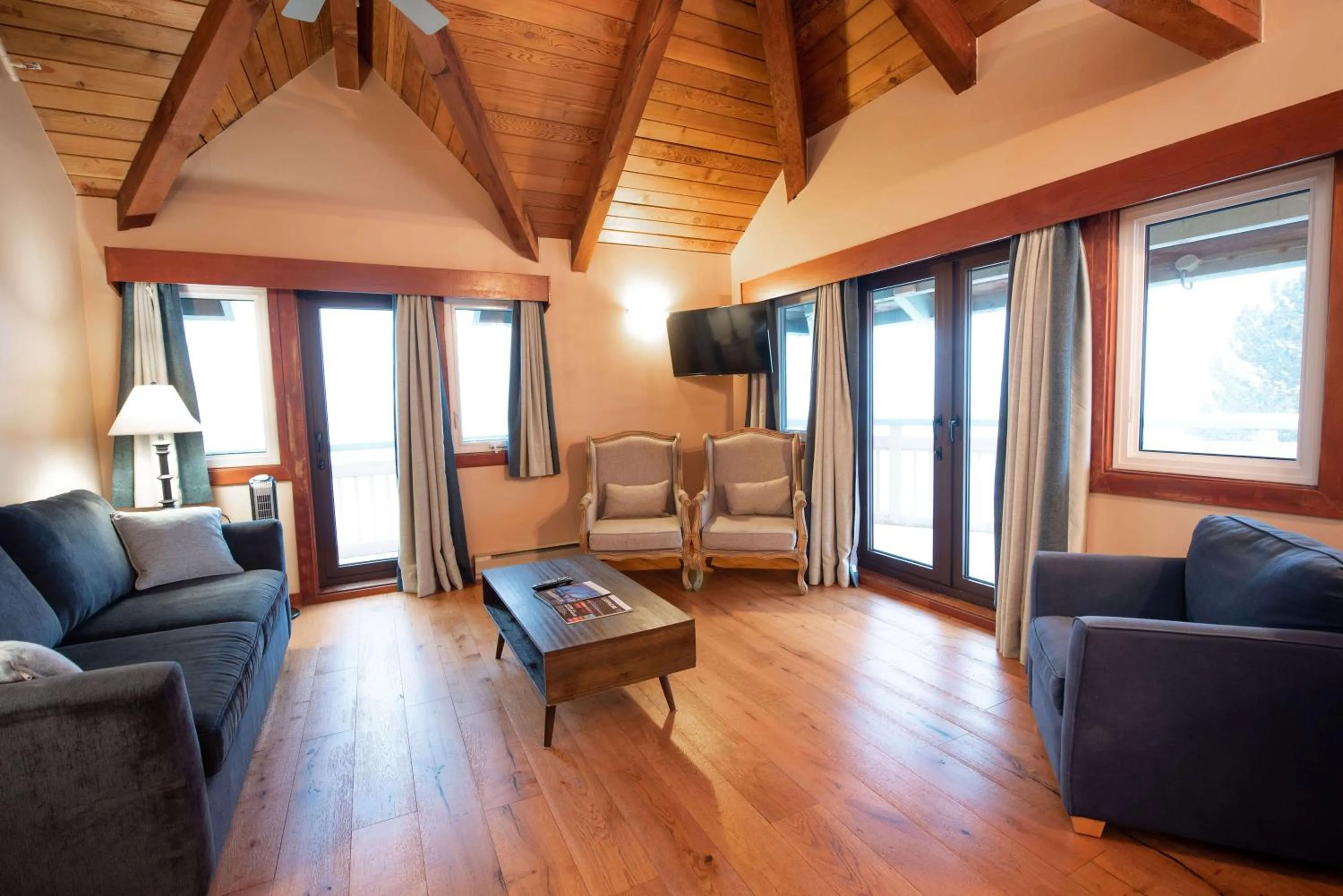 Living room in Painter's Lodge, Trademark Collection by Wyndham