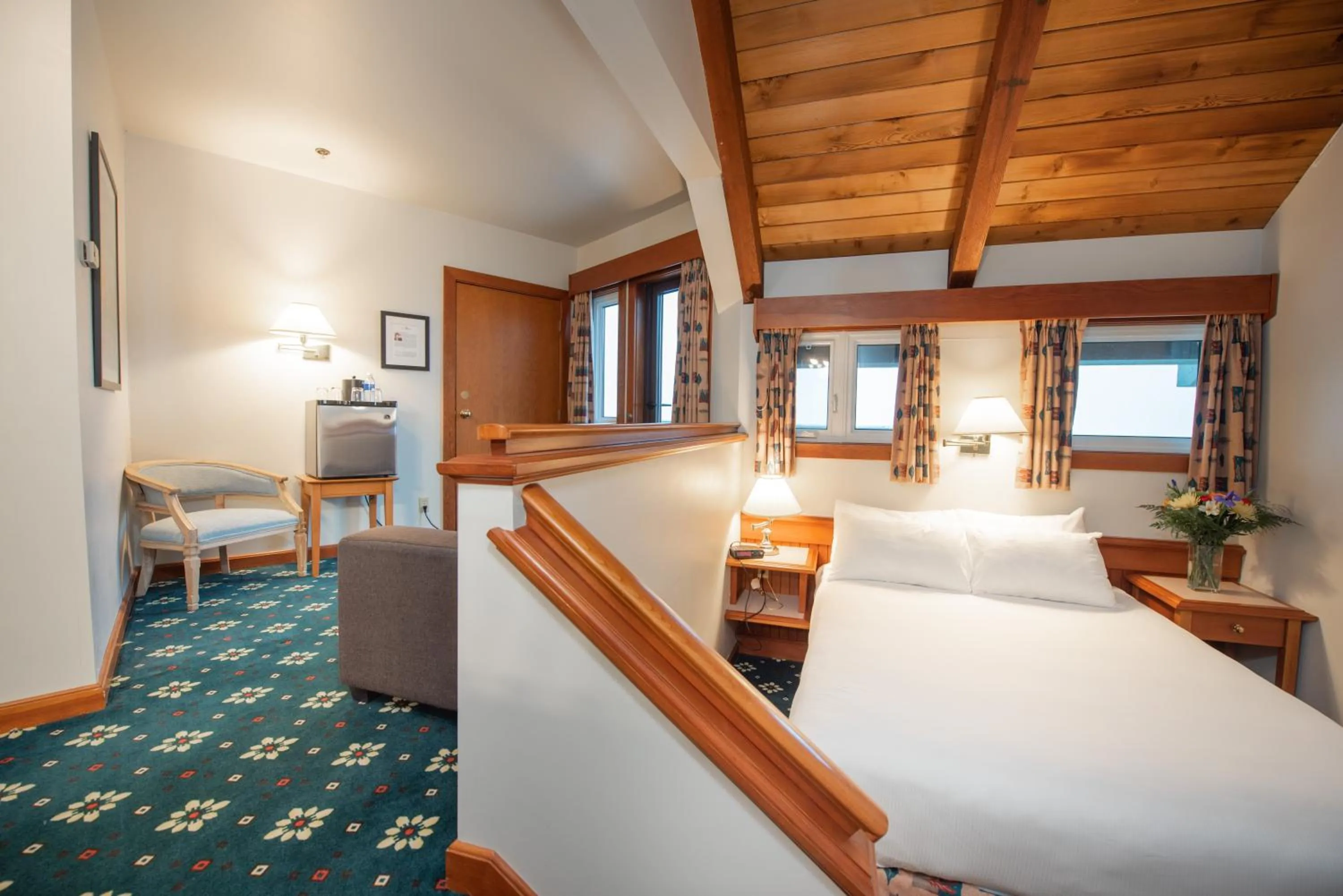 Photo of the whole room in Painter's Lodge, Trademark Collection by Wyndham