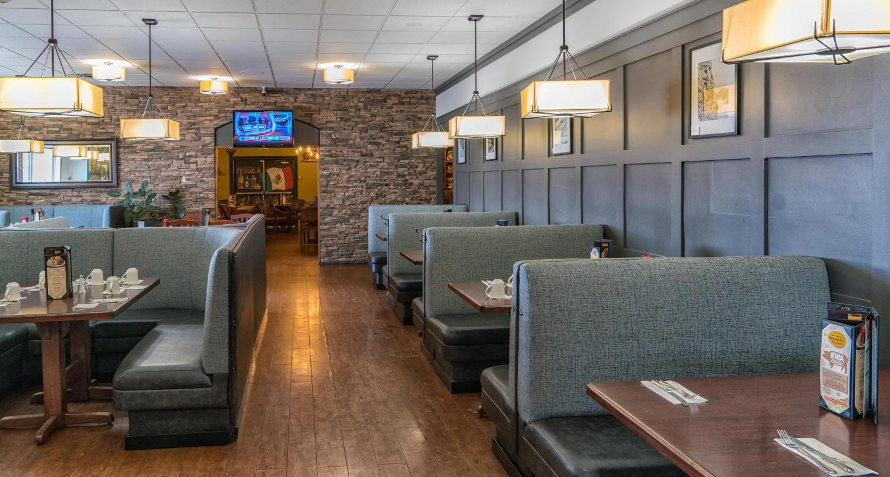 Food and drinks in Prestige Inn Golden