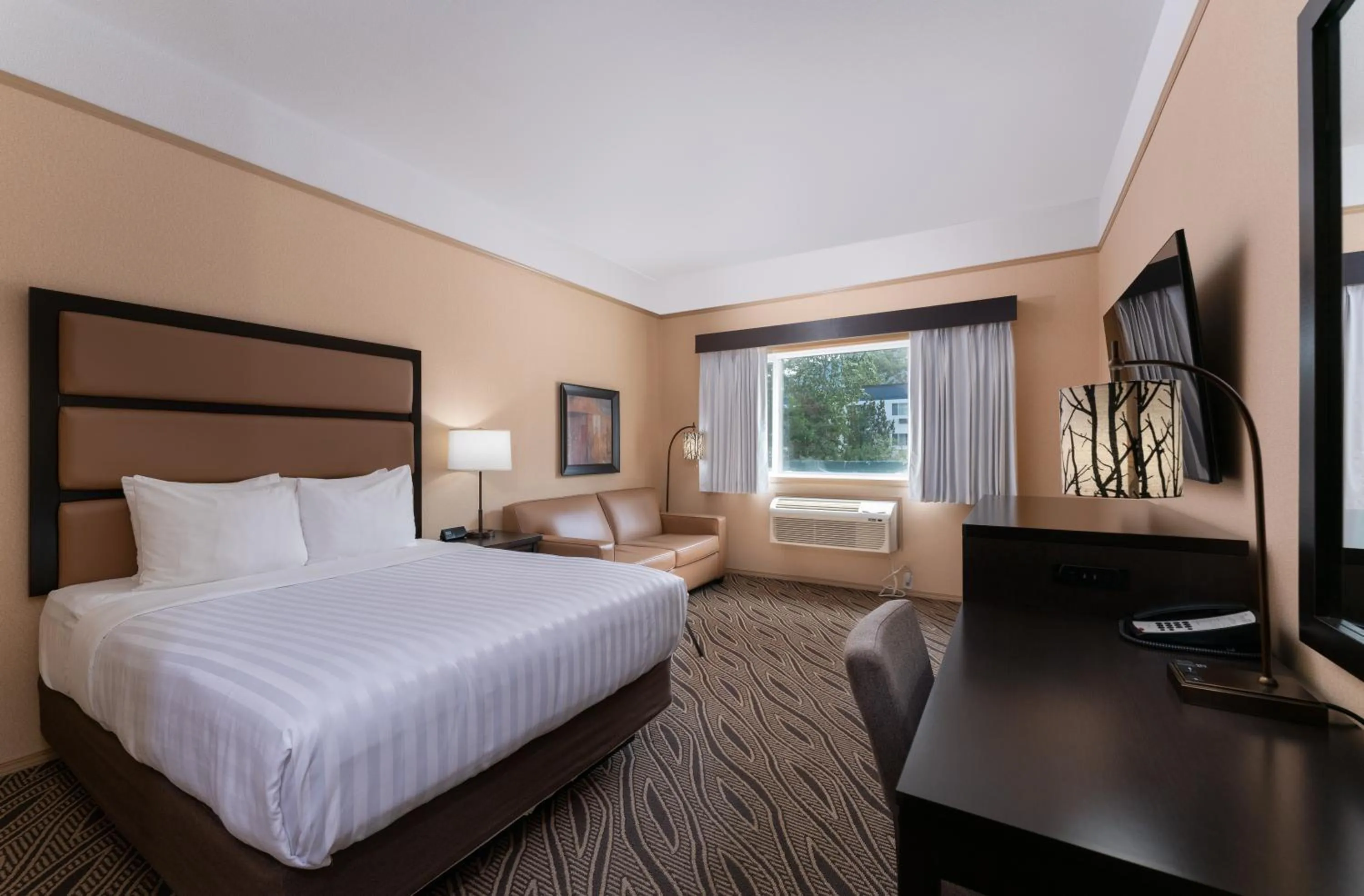 Bed in Prestige Inn Golden