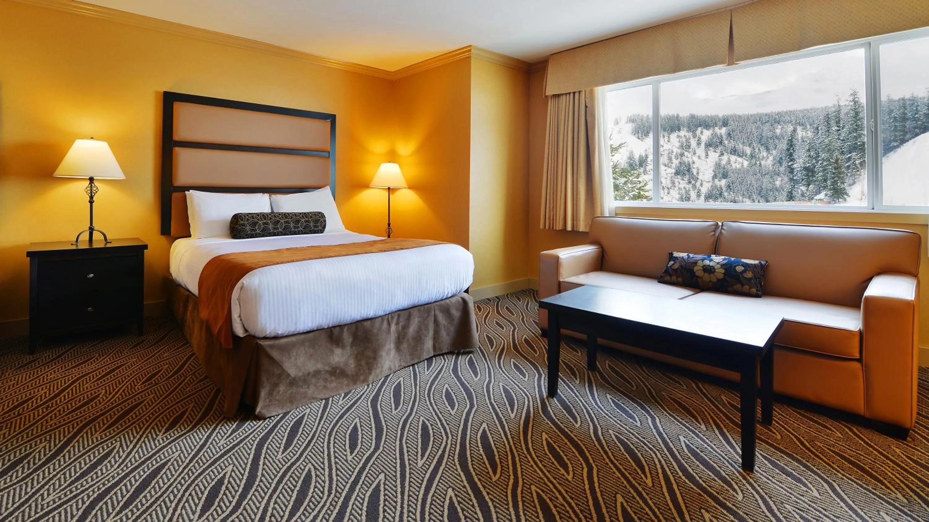 View (from property/room), Bed in Prestige Inn Golden